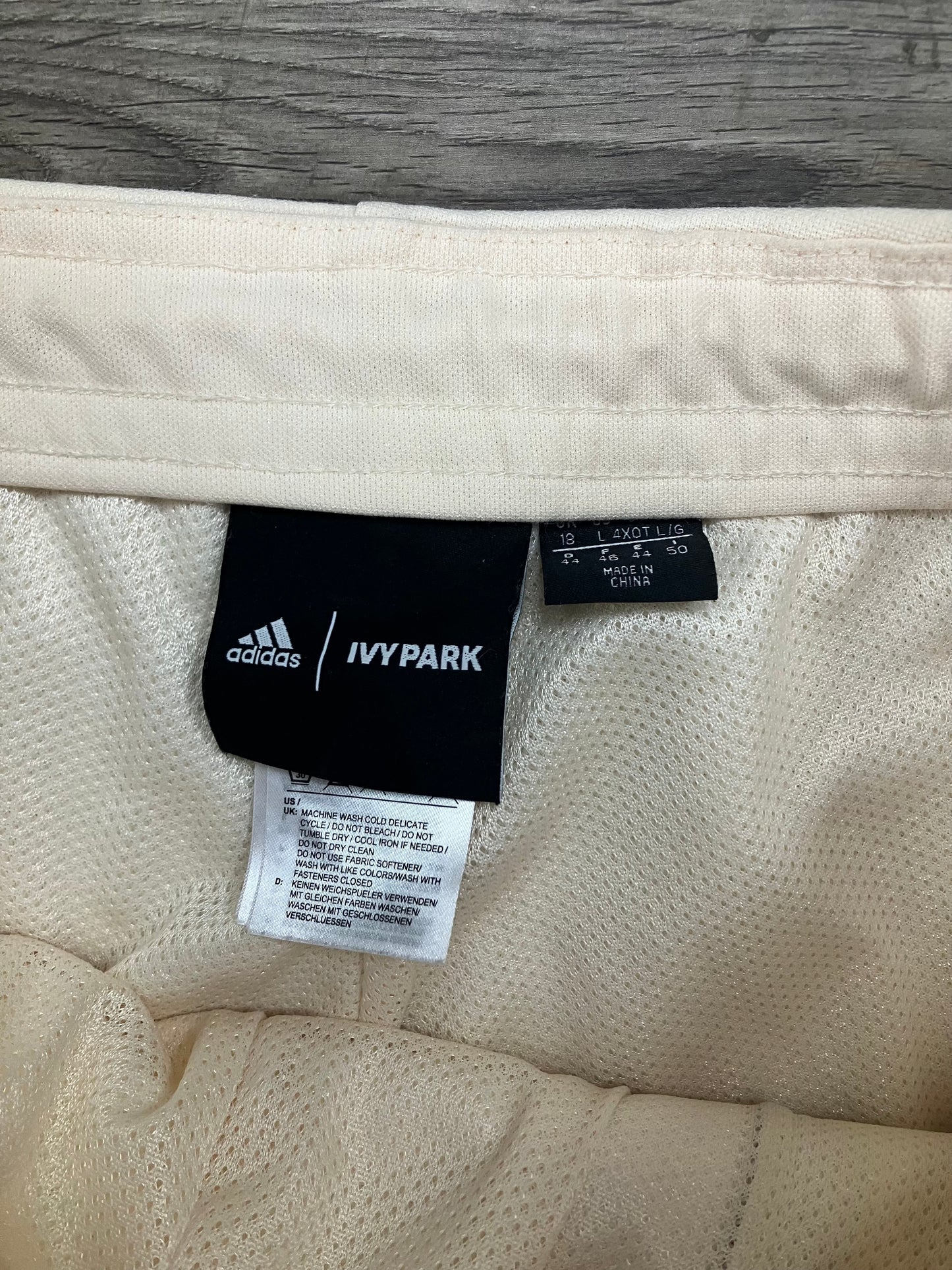 L - Adidas X Ivy park sweatpants