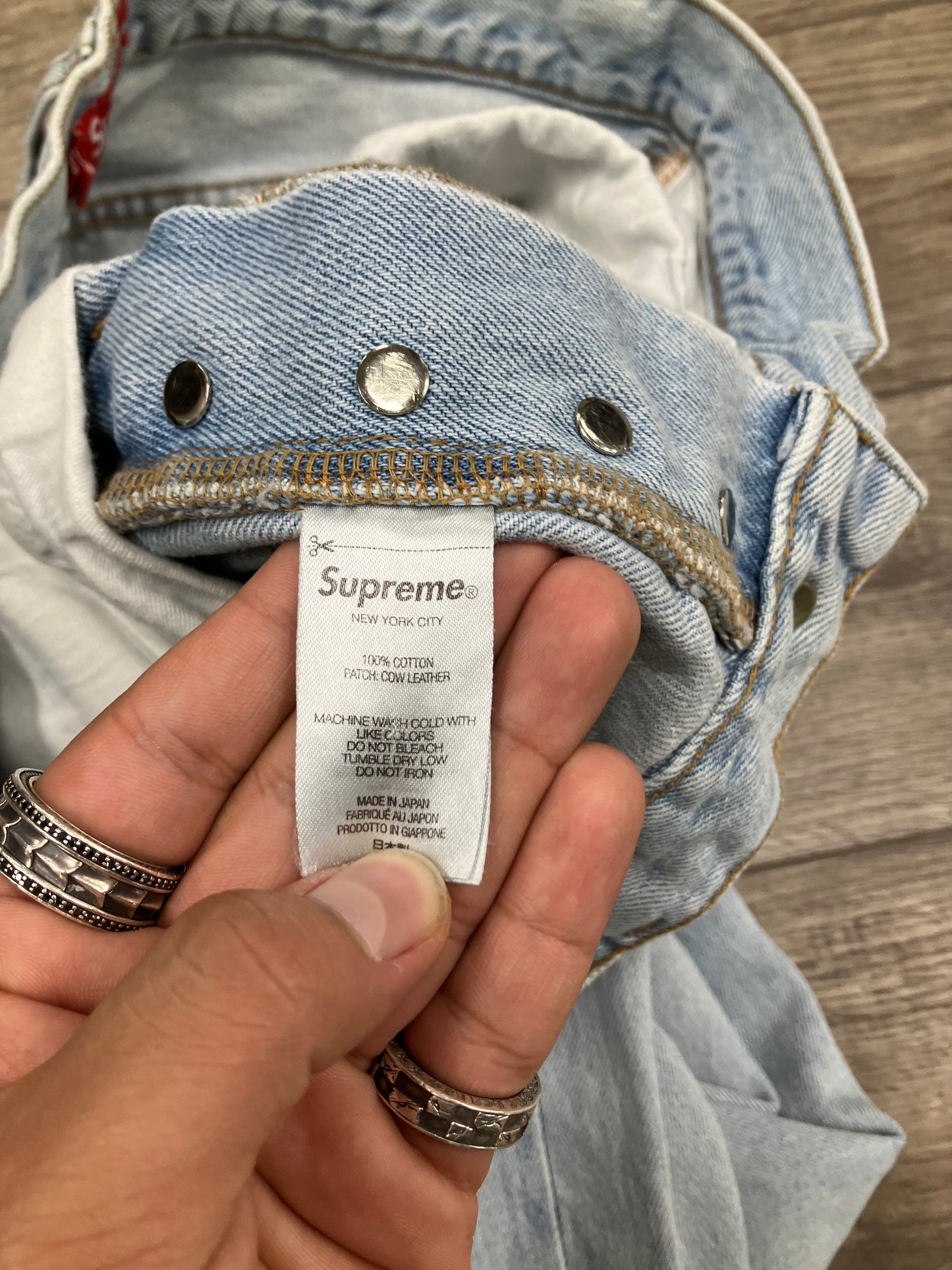 32 - Supreme Jeans