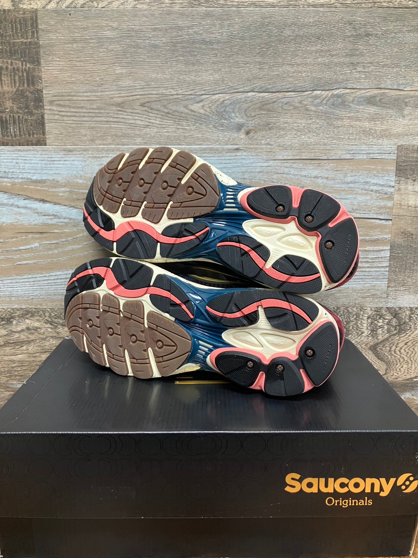 11-Saucony ProGrid Omni
