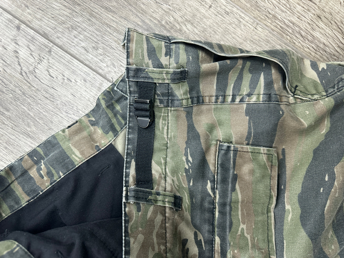 Vtg Camo Cargo Shorts Size 31-35