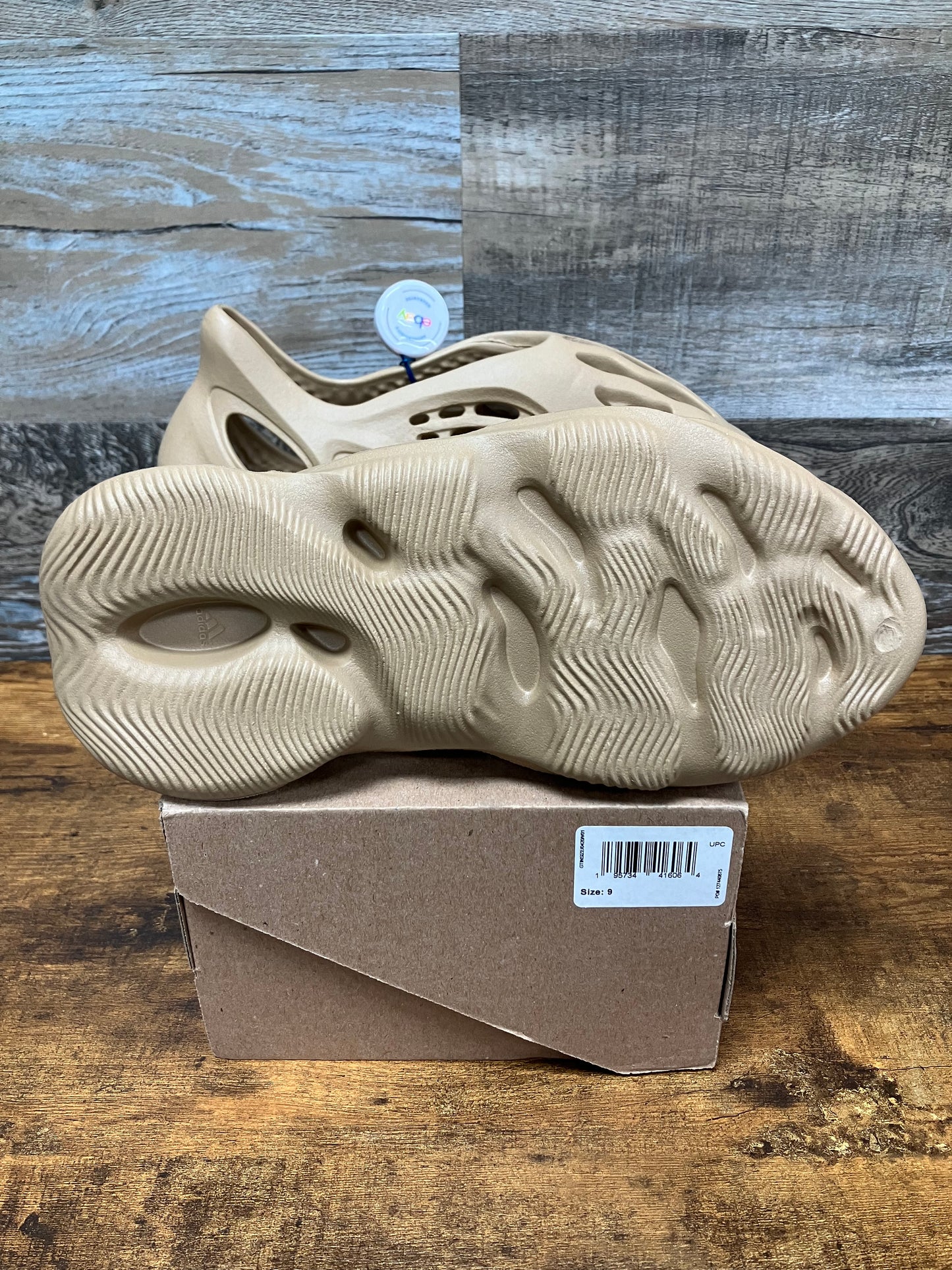 Yeezy foam RNNR Ochre Size 9 New
