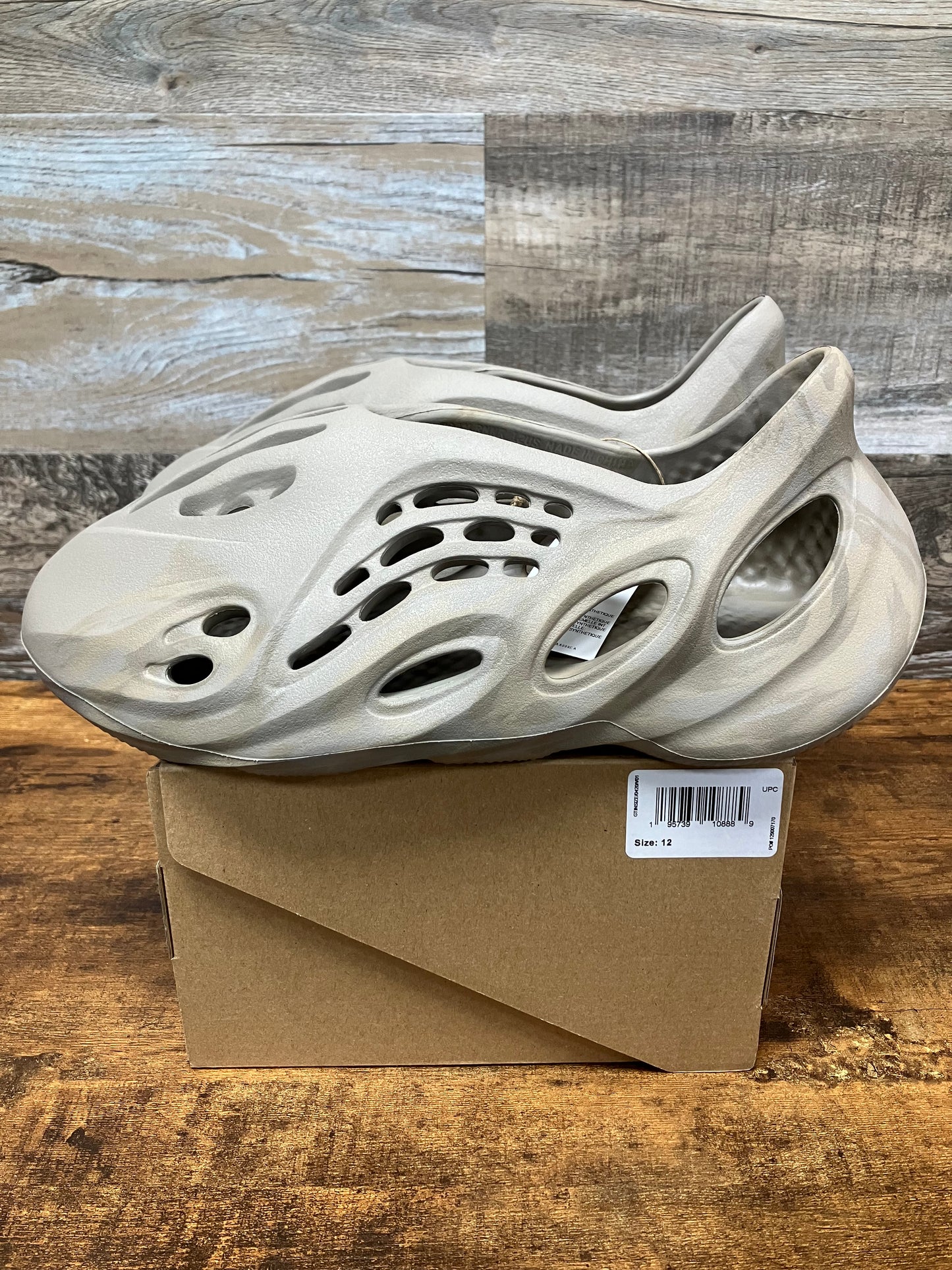 Yeezy Foam RNNR Stone Sage Size 12 New