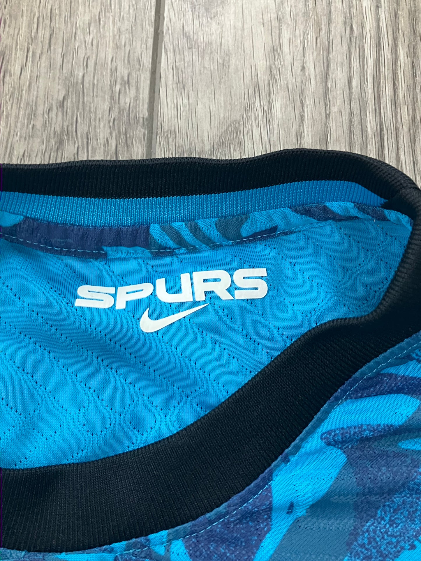 Tottenham 2022/23 third Kit Size Medium