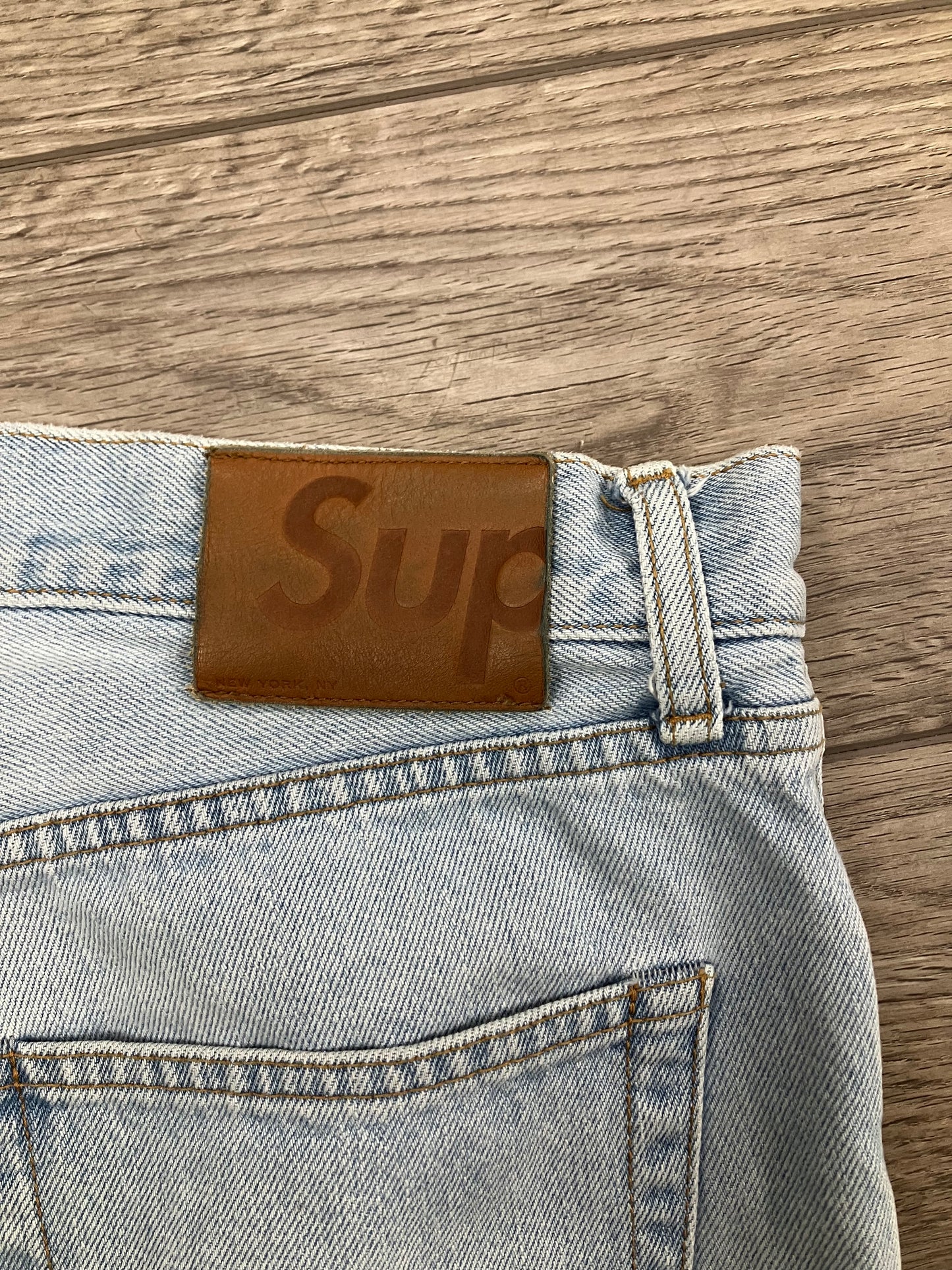 32 - Supreme Jeans