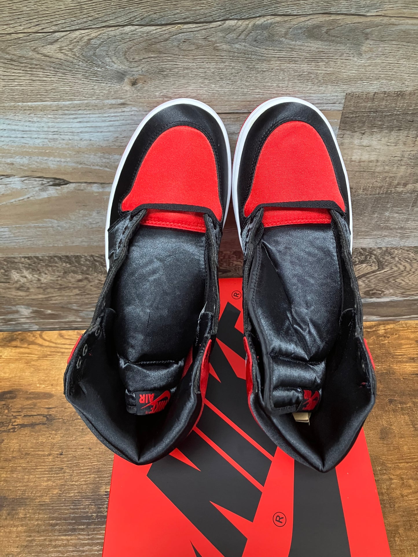 Jordan Satin Bred Size 10.5w (9M)