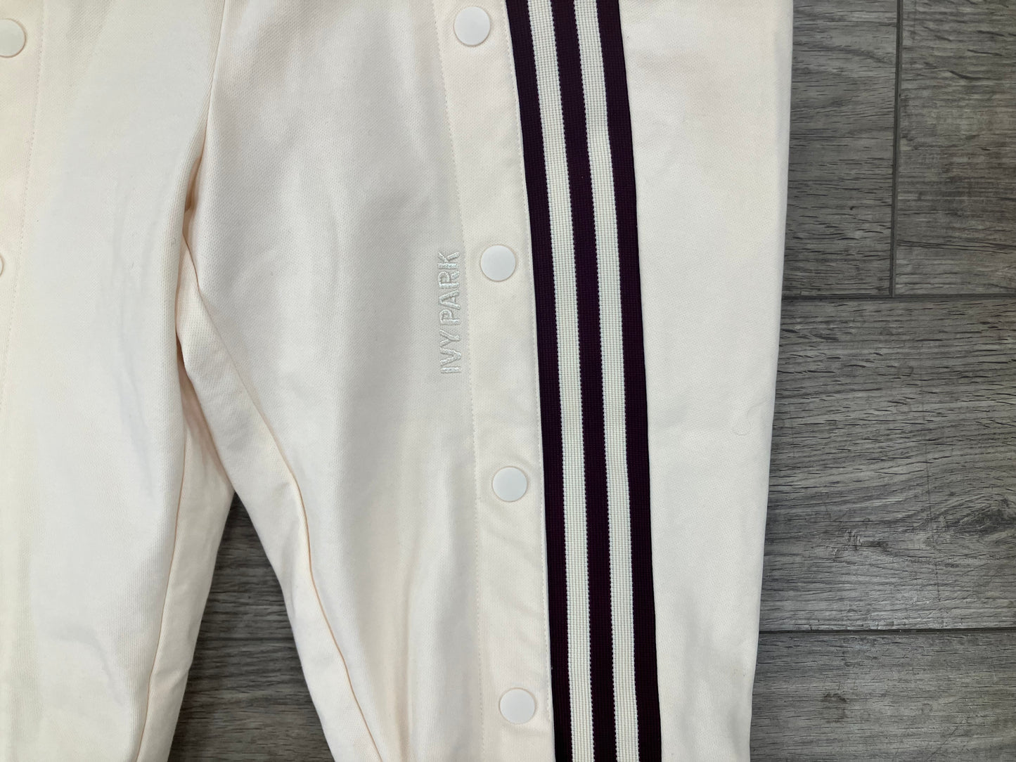 L - Adidas X Ivy park sweatpants