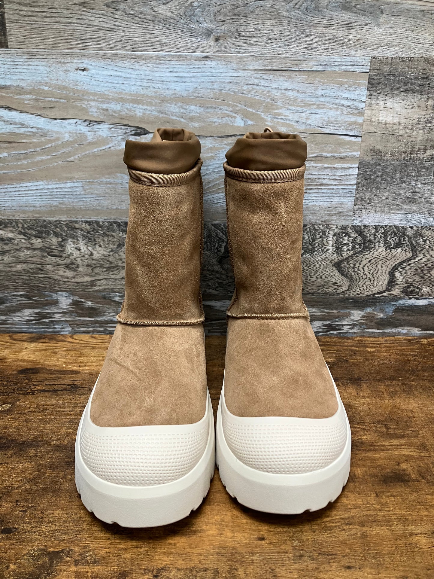 UGG Short Weather Hybrid Boot Size 11