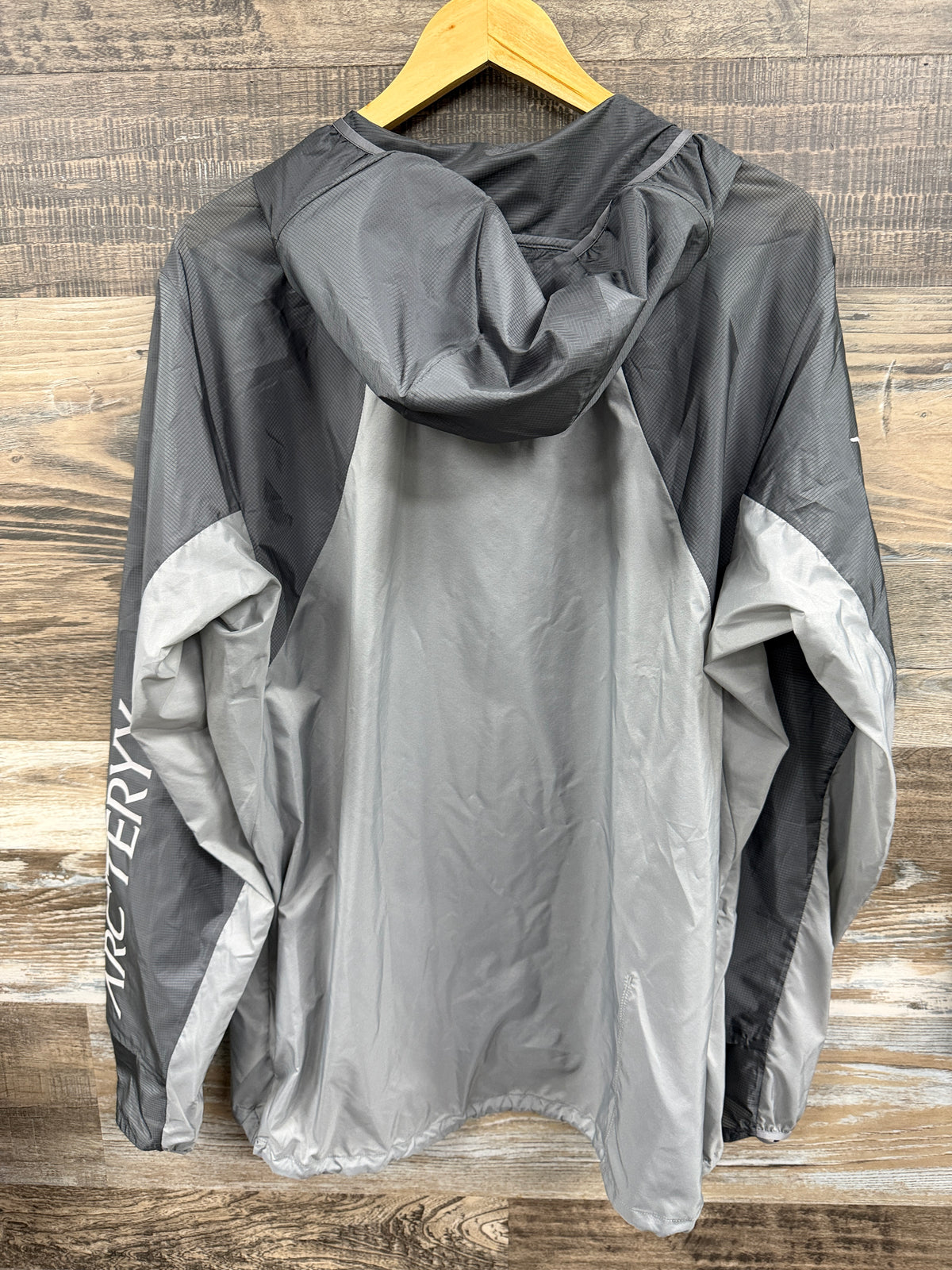 L- Arcteryx Norvan Windshell Jacket