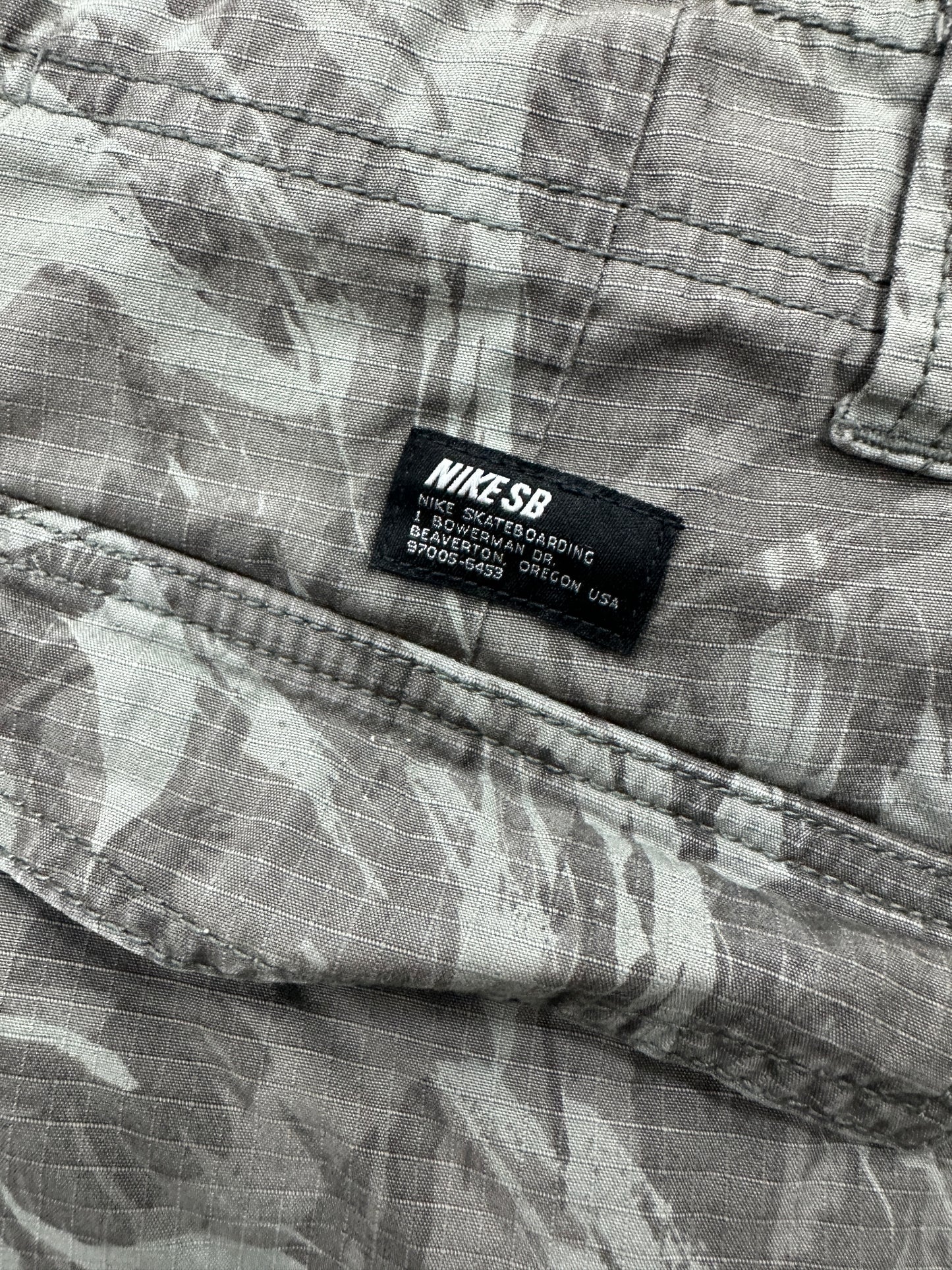 Nike SB Cargo Camo Shorts Size 34
