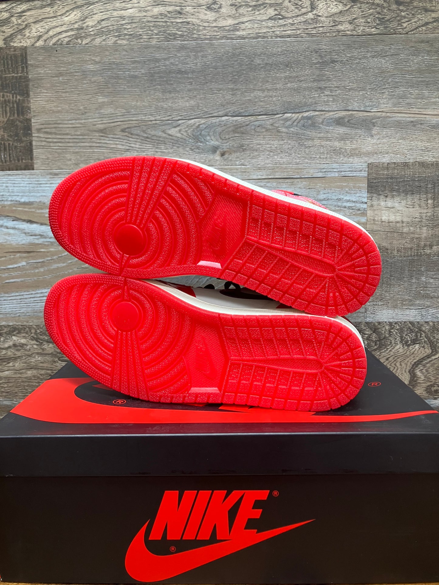 12.5-Jordan 1 Retro OG x Marvel High Next Chapter