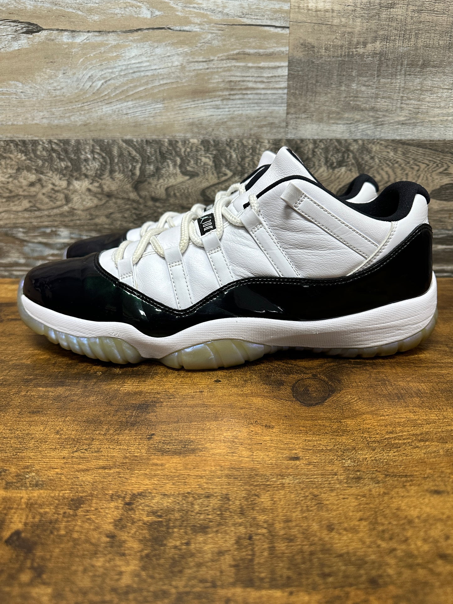 Jordan 11 low iridescent Size 13