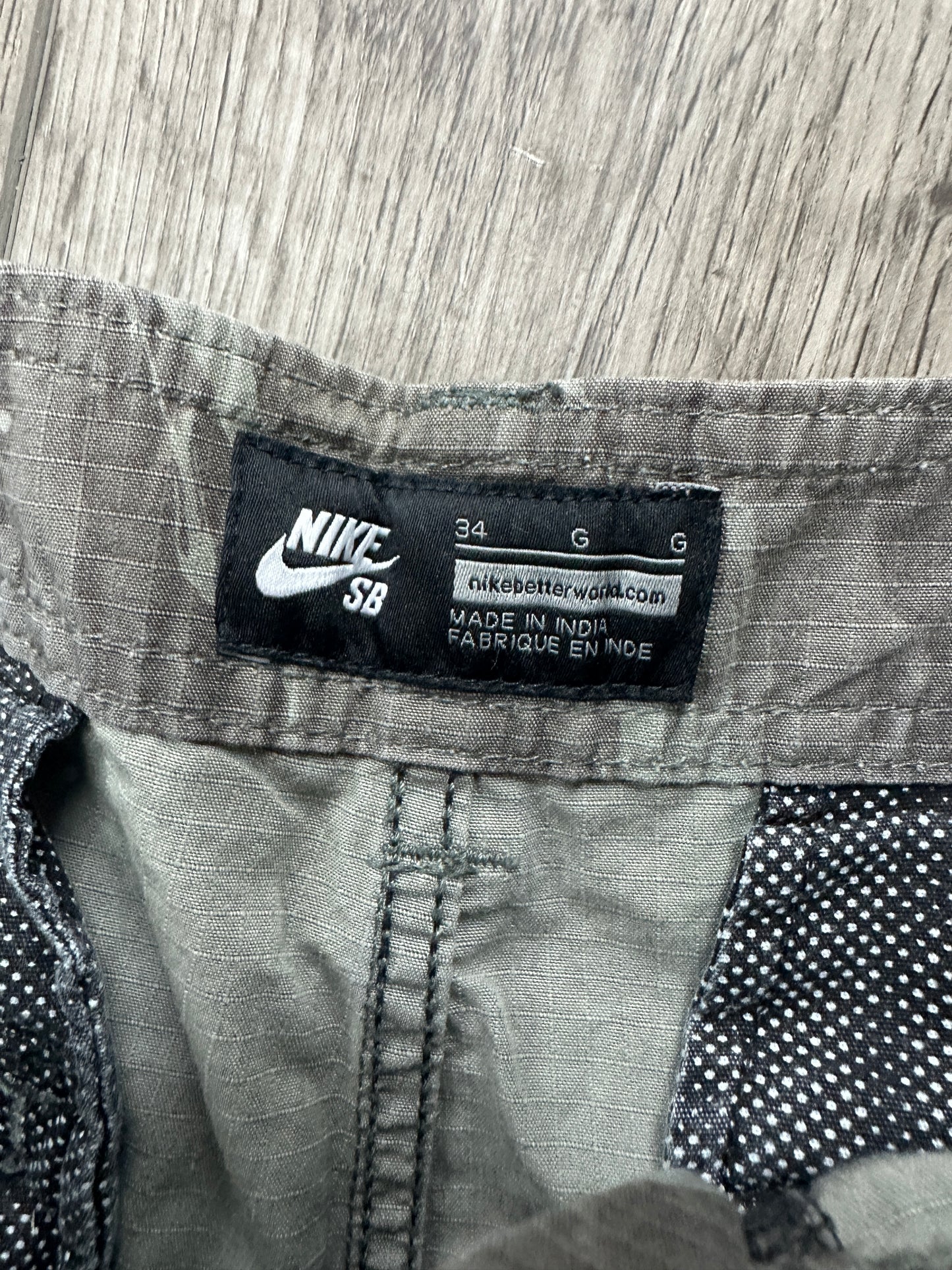Nike SB Cargo Camo Shorts Size 34