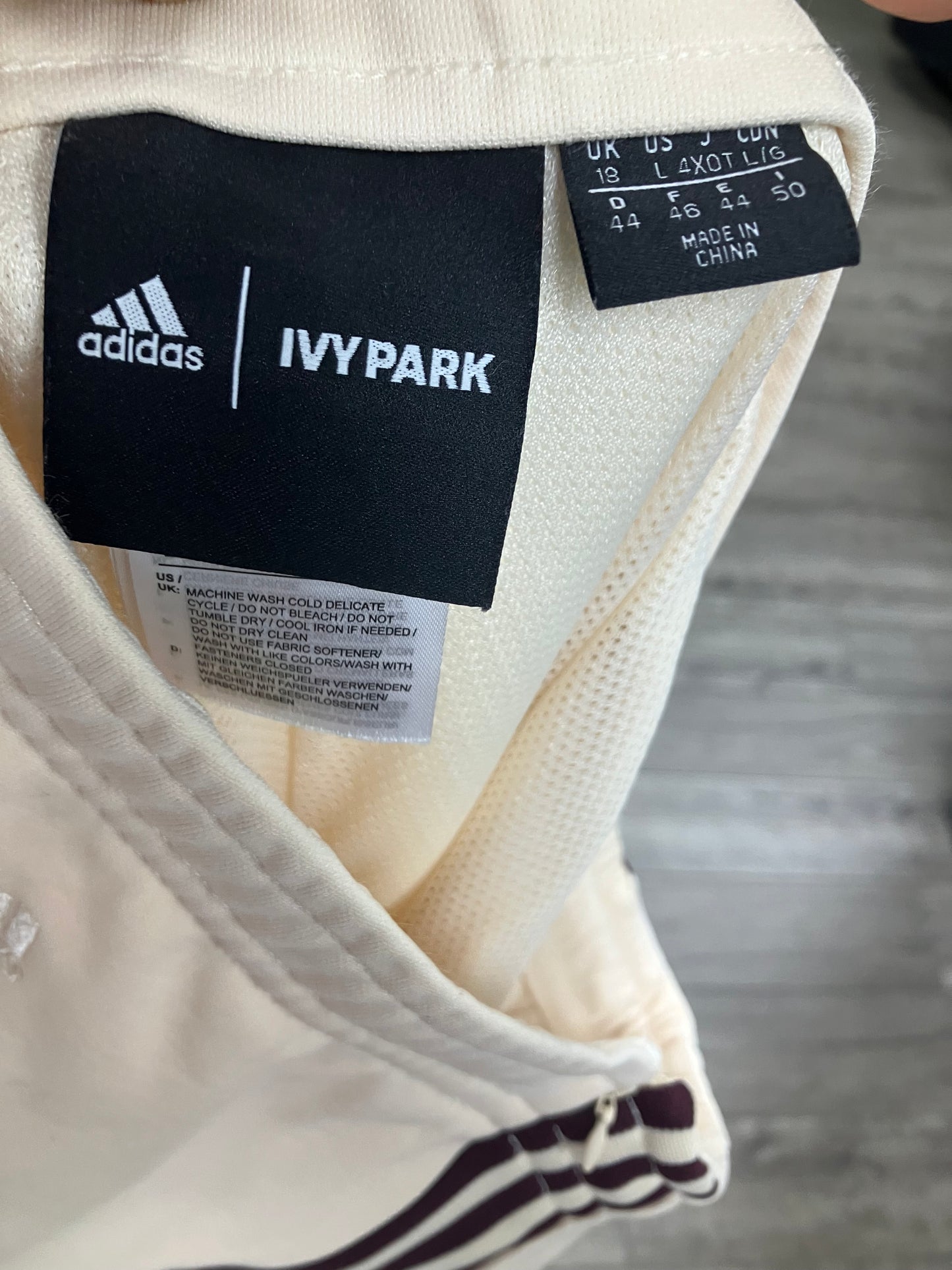 L - Adidas X Ivy park sweatpants