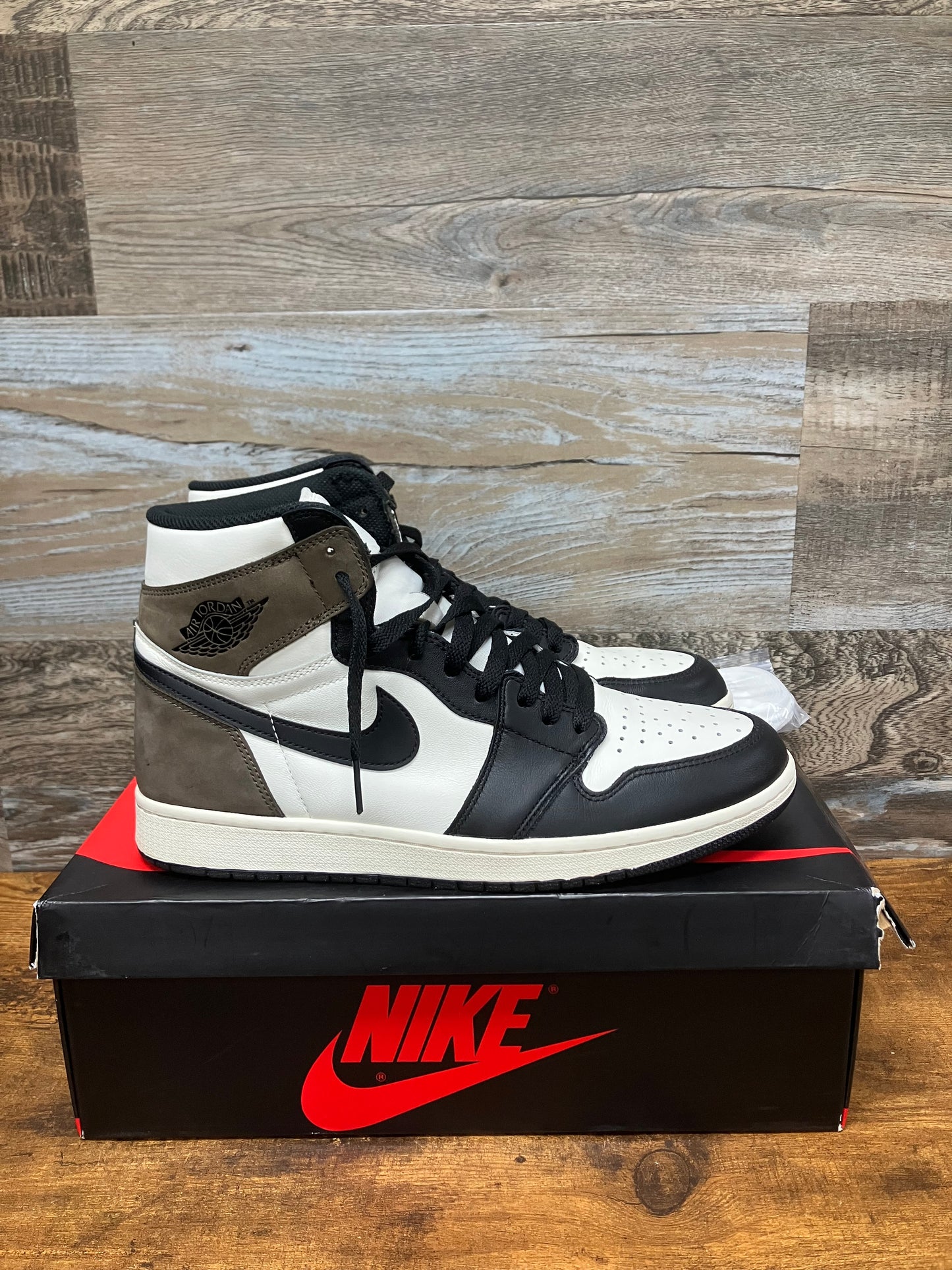 Air Jordan 1 Retro OG High Dark Mocha 11