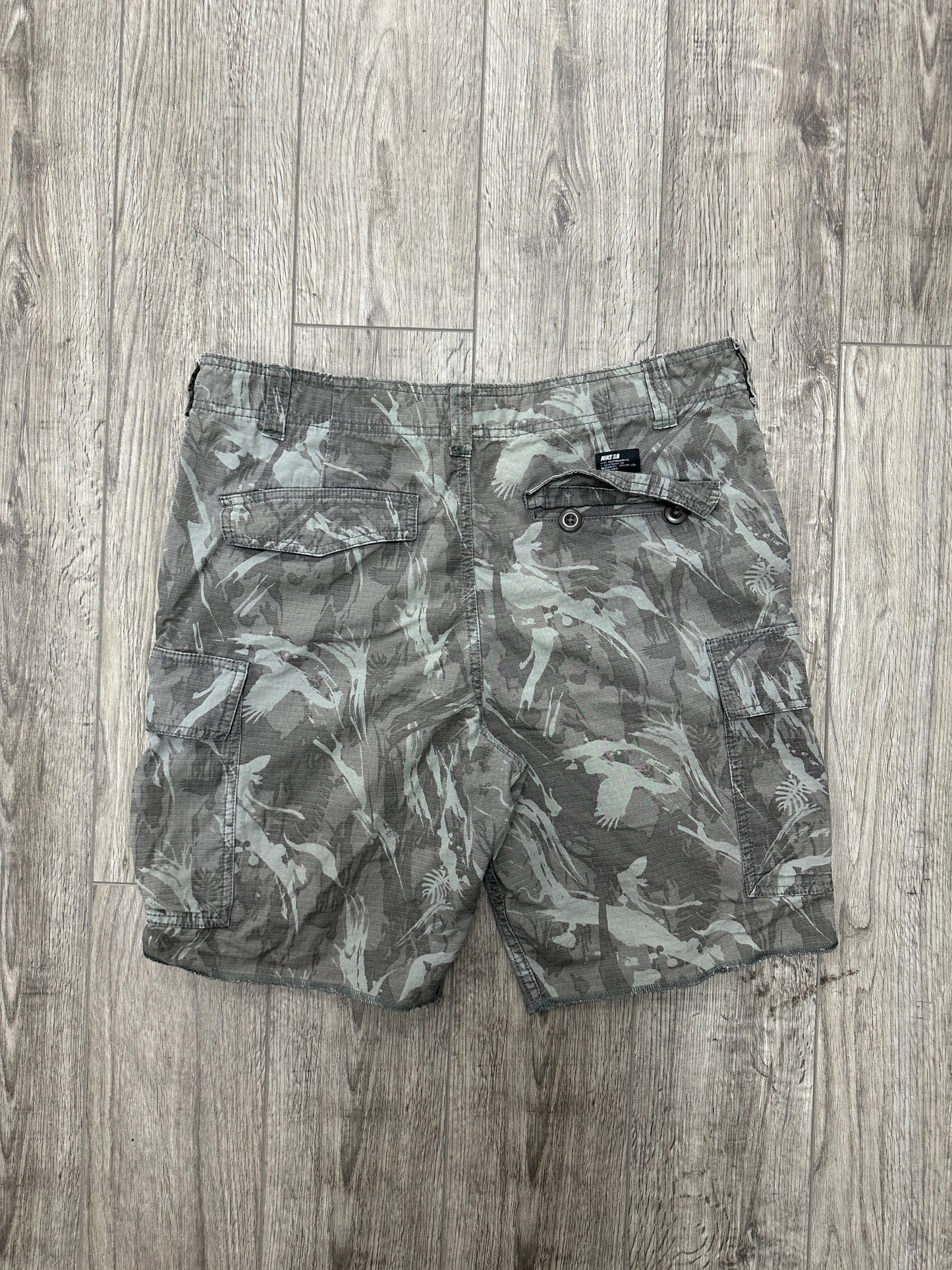 Nike SB Cargo Camo Shorts Size 34