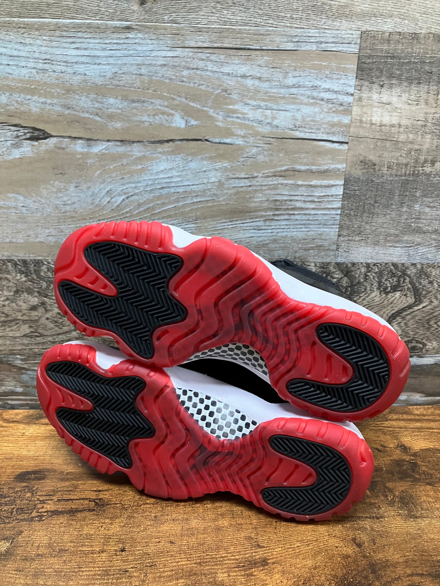 Air Jordan 11 Bred size 7 men’s