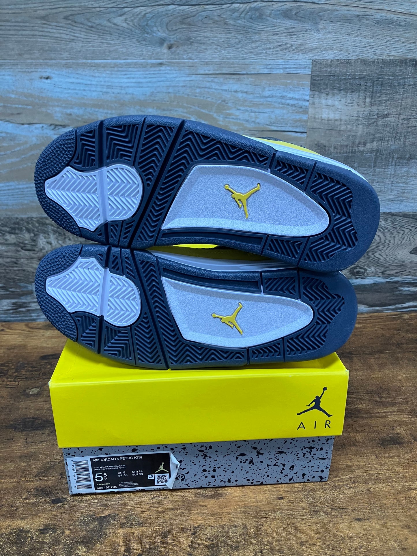 Jordan 4 Lightning Size 5.5y