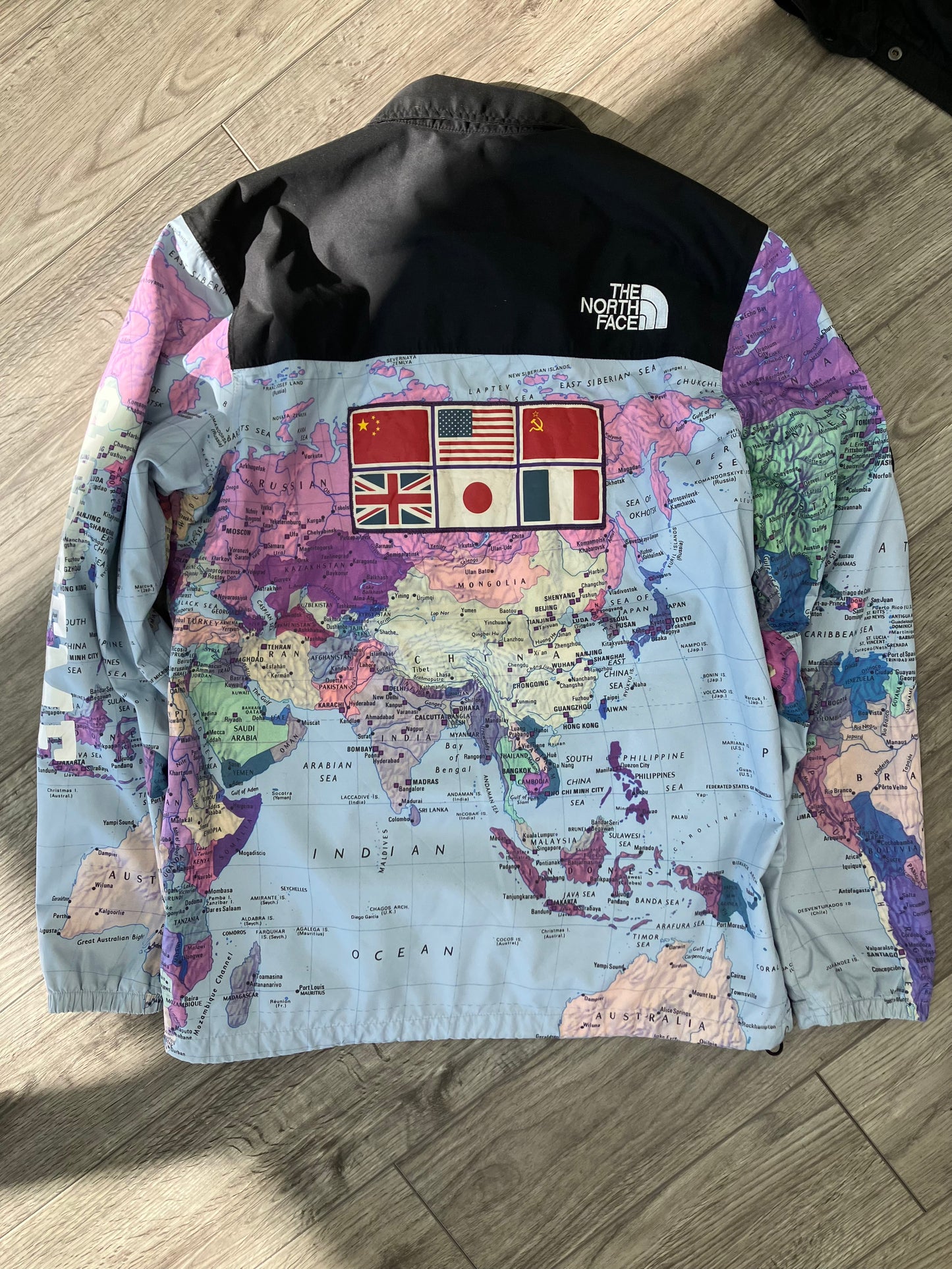 Supreme X The North Face Atlas Map Exhibition Jacket Sz L