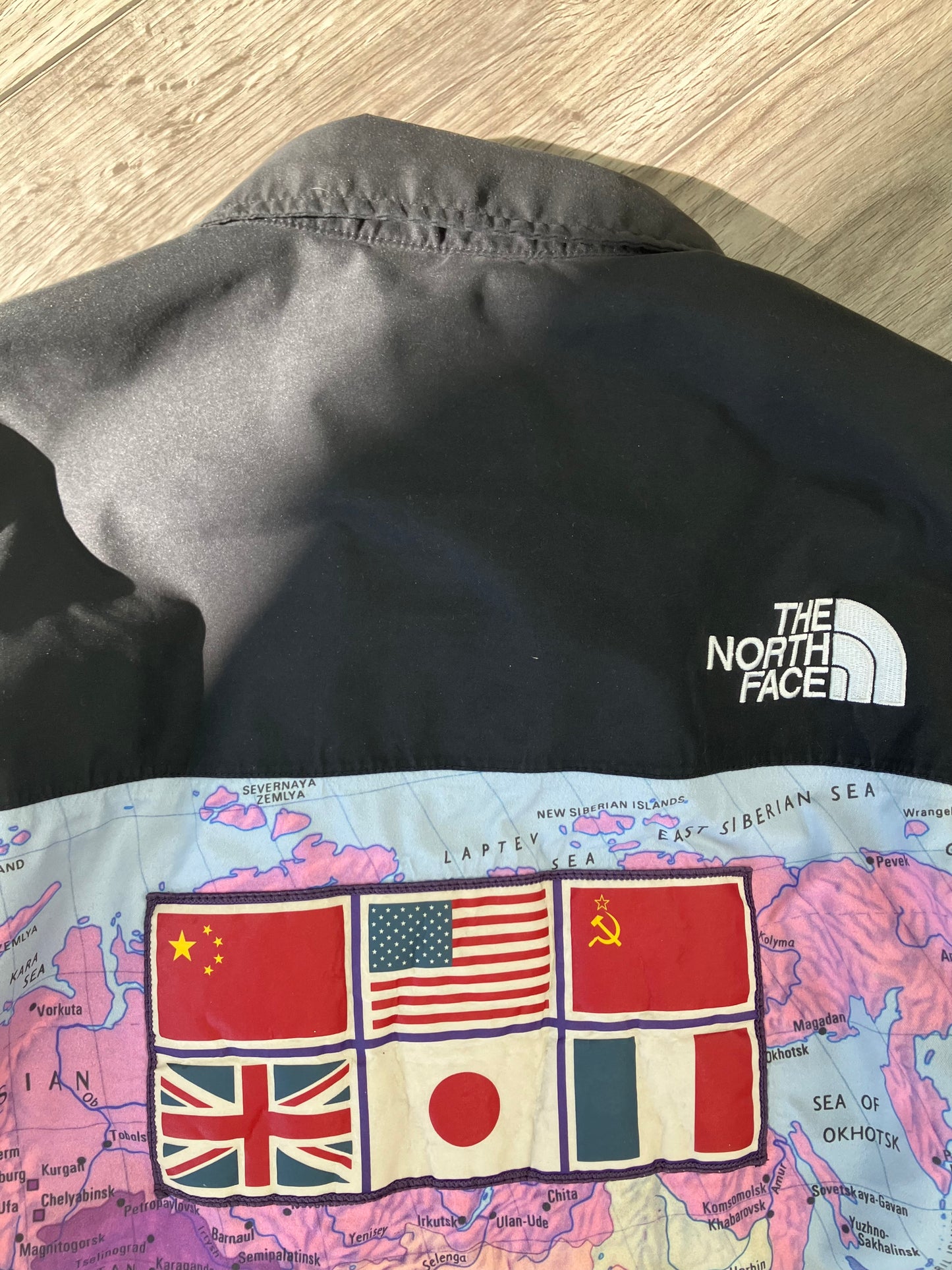Supreme X The North Face Atlas Map Exhibition Jacket Sz L