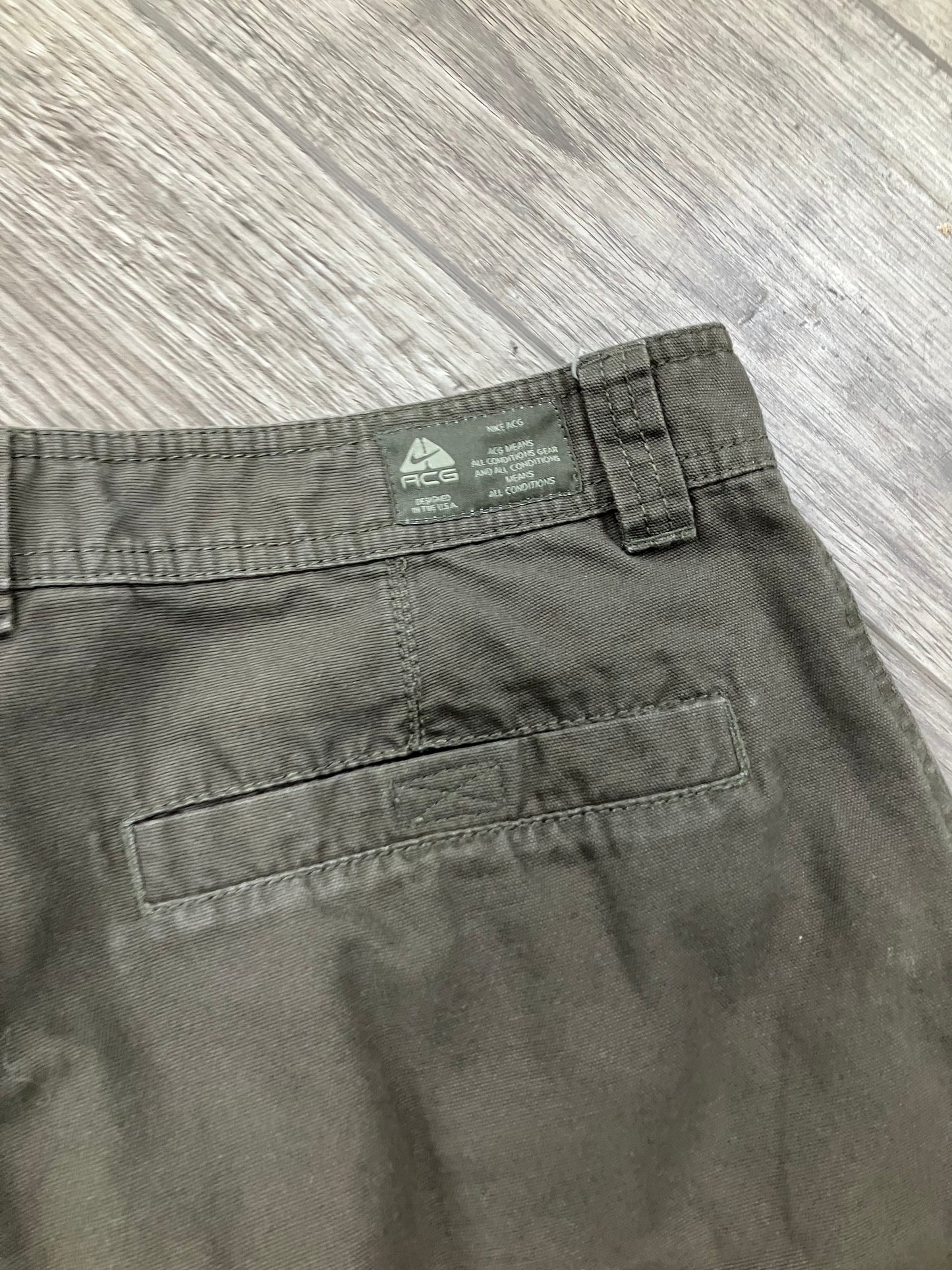 Vintage Nike ACG Cargo Shorts Sz 33