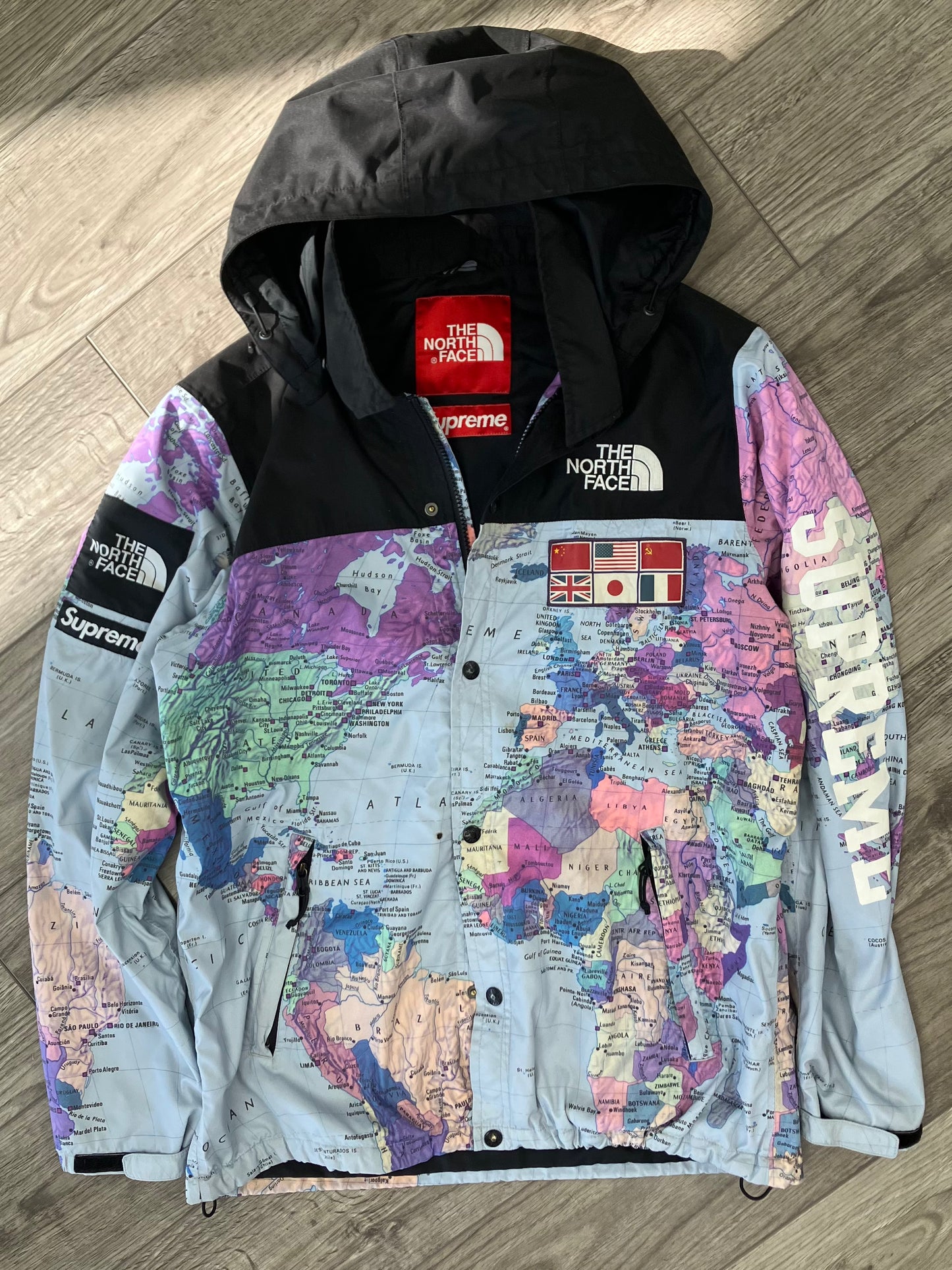 Supreme X The North Face Atlas Map Exhibition Jacket Sz L