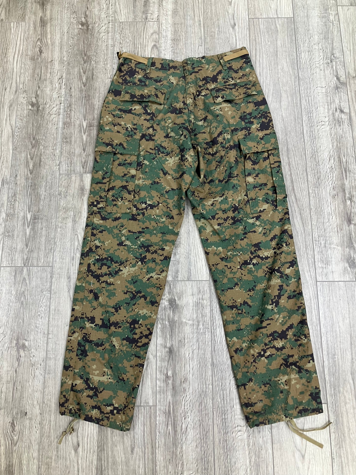 Military Cargo Pants Adjustable sizing 31-35 waist