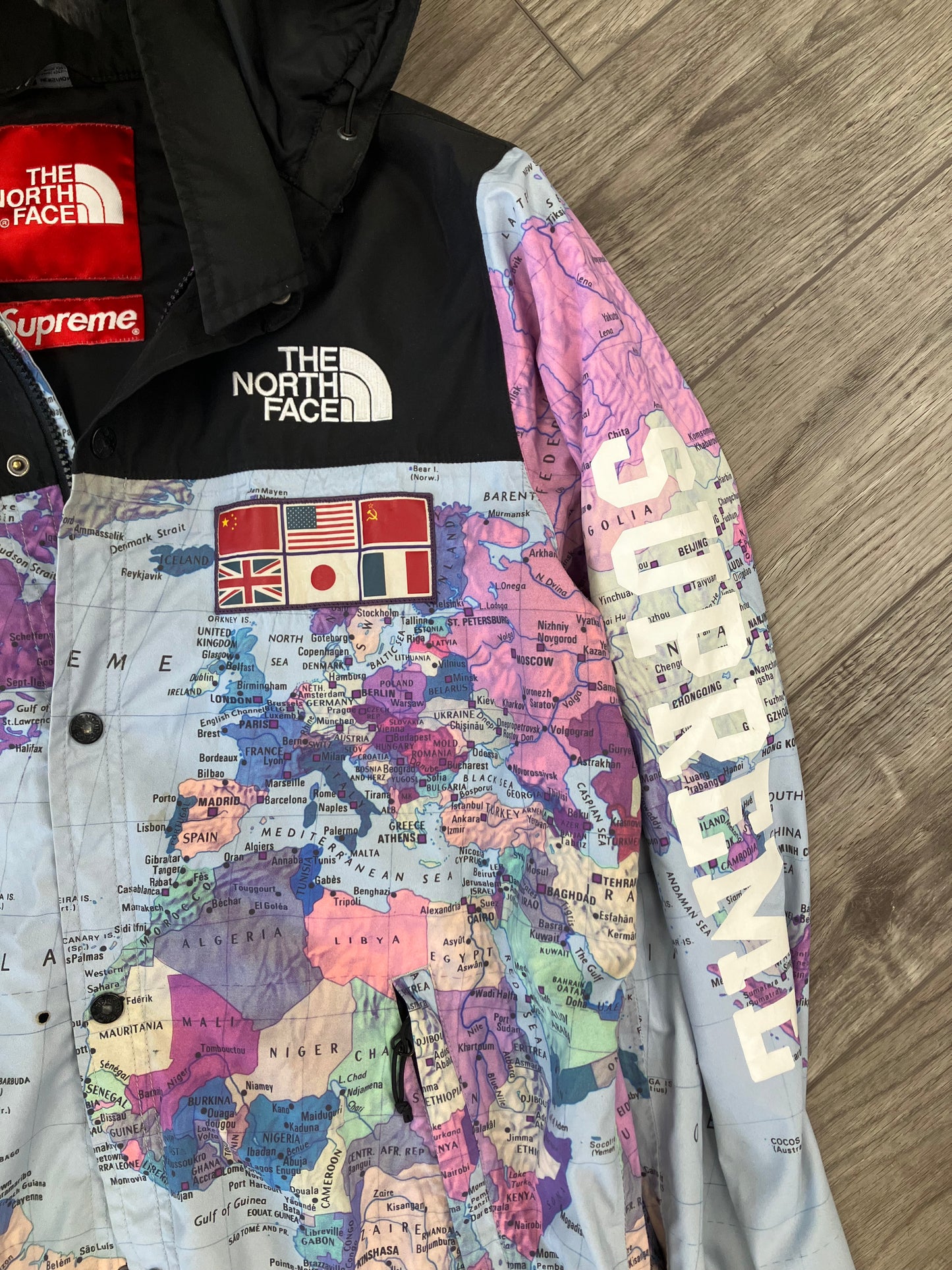 Supreme X The North Face Atlas Map Exhibition Jacket Sz L