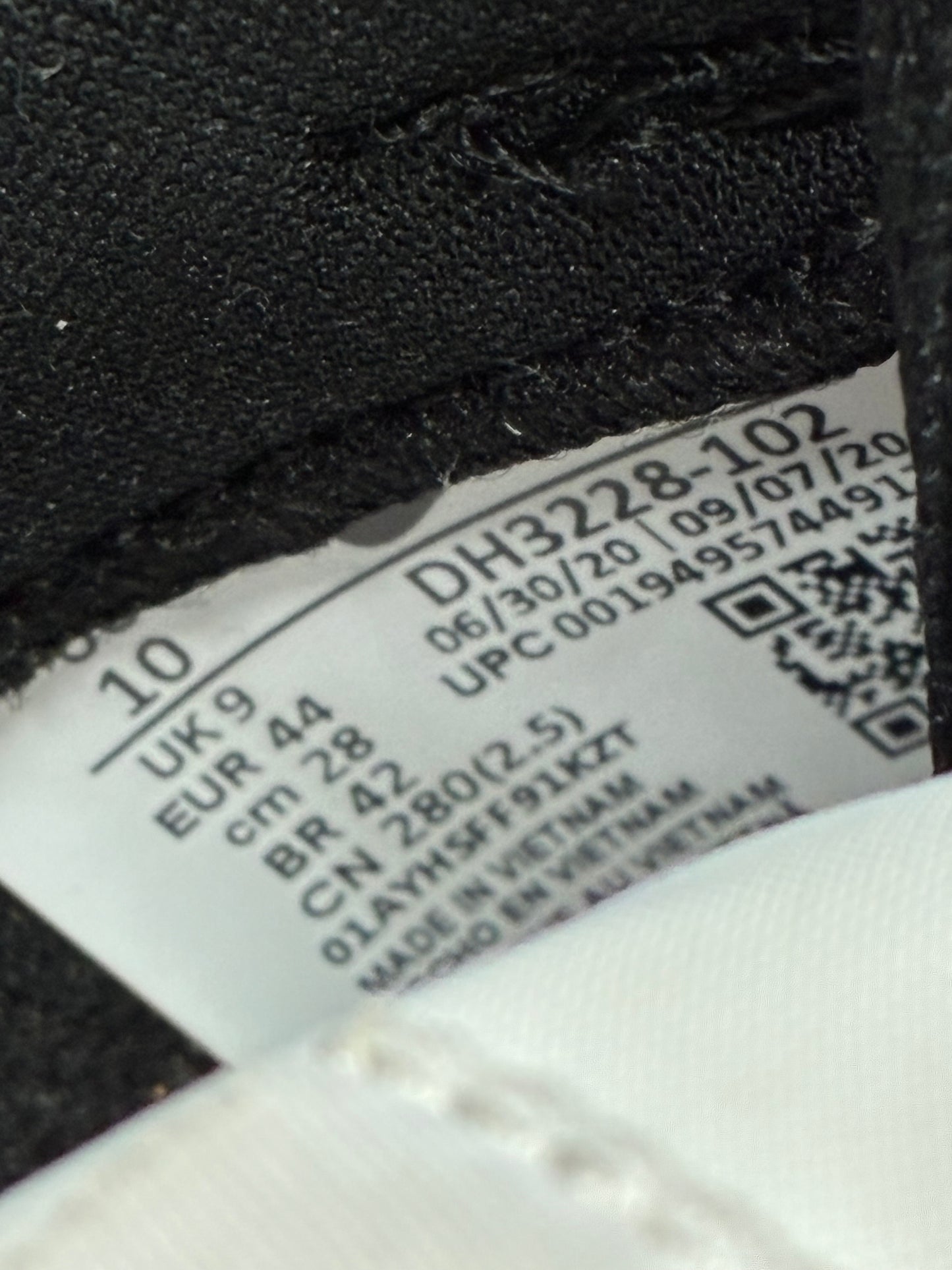 10 - Nike SB Dunk Low Supreme Black Stars