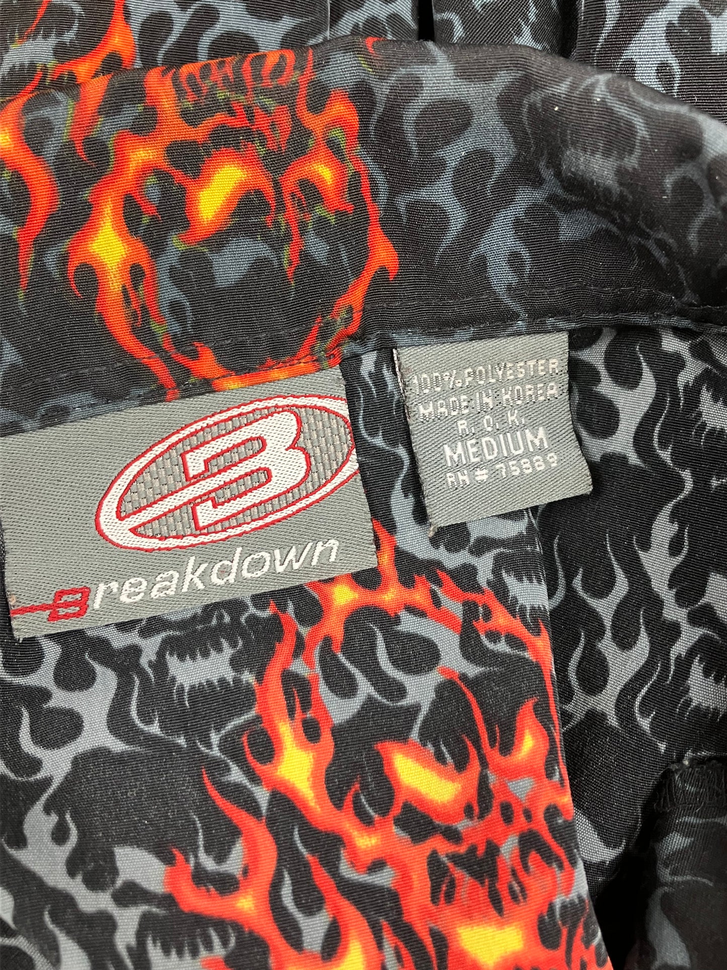 M-breakdown graphic button up