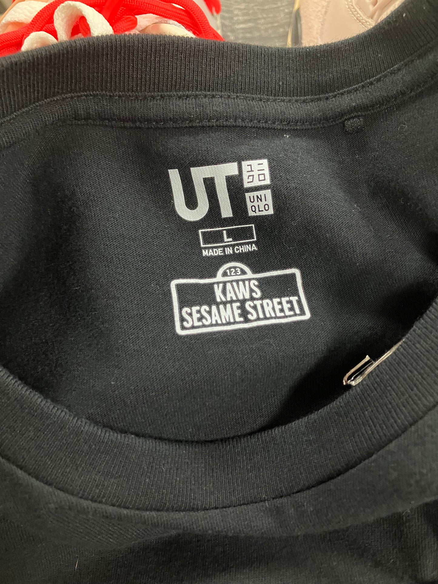 L-Kaws Uniqlo Elmo Tee