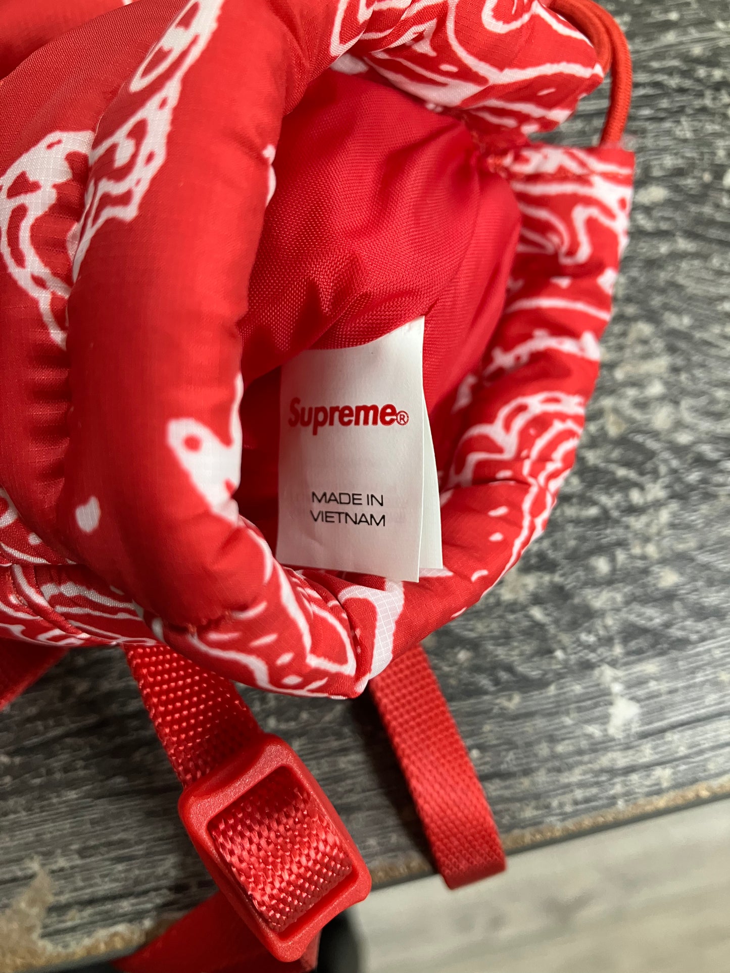 Supreme Puffer Neck Pouch Paisley