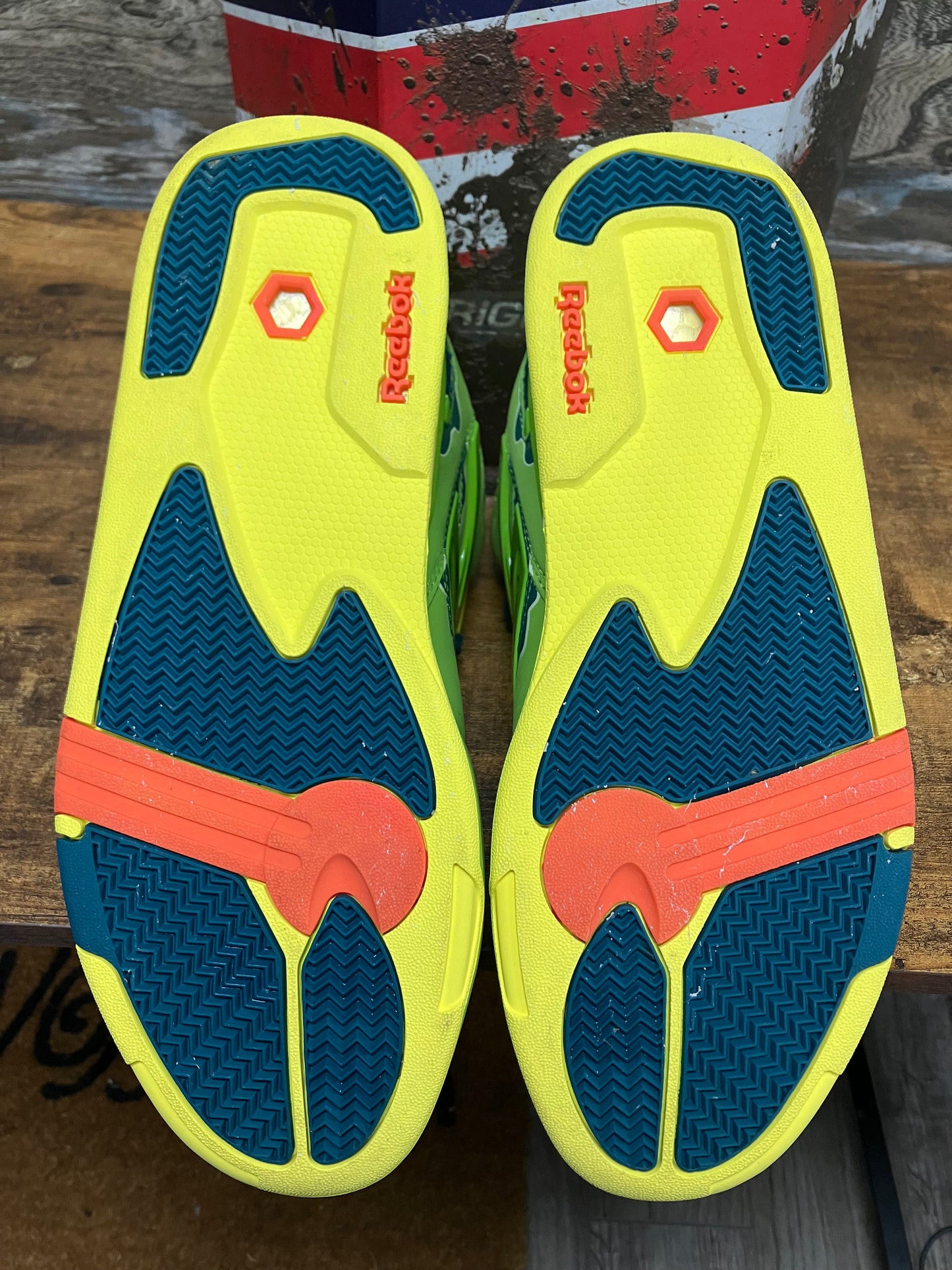 11.5-Jurassic Park Reebok Pump Omni Zone 2 dilophosaurus