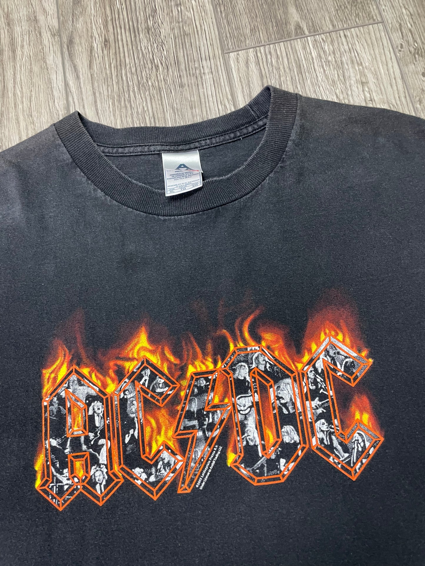 2005 AC/DC Flames Black Graphic Tee Size XL