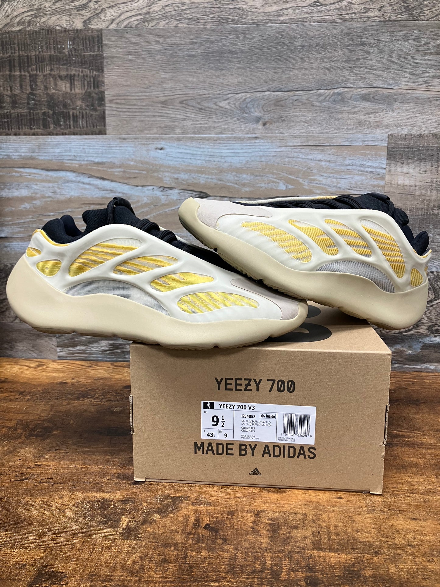 9.5-Yeezy 700 Safflower