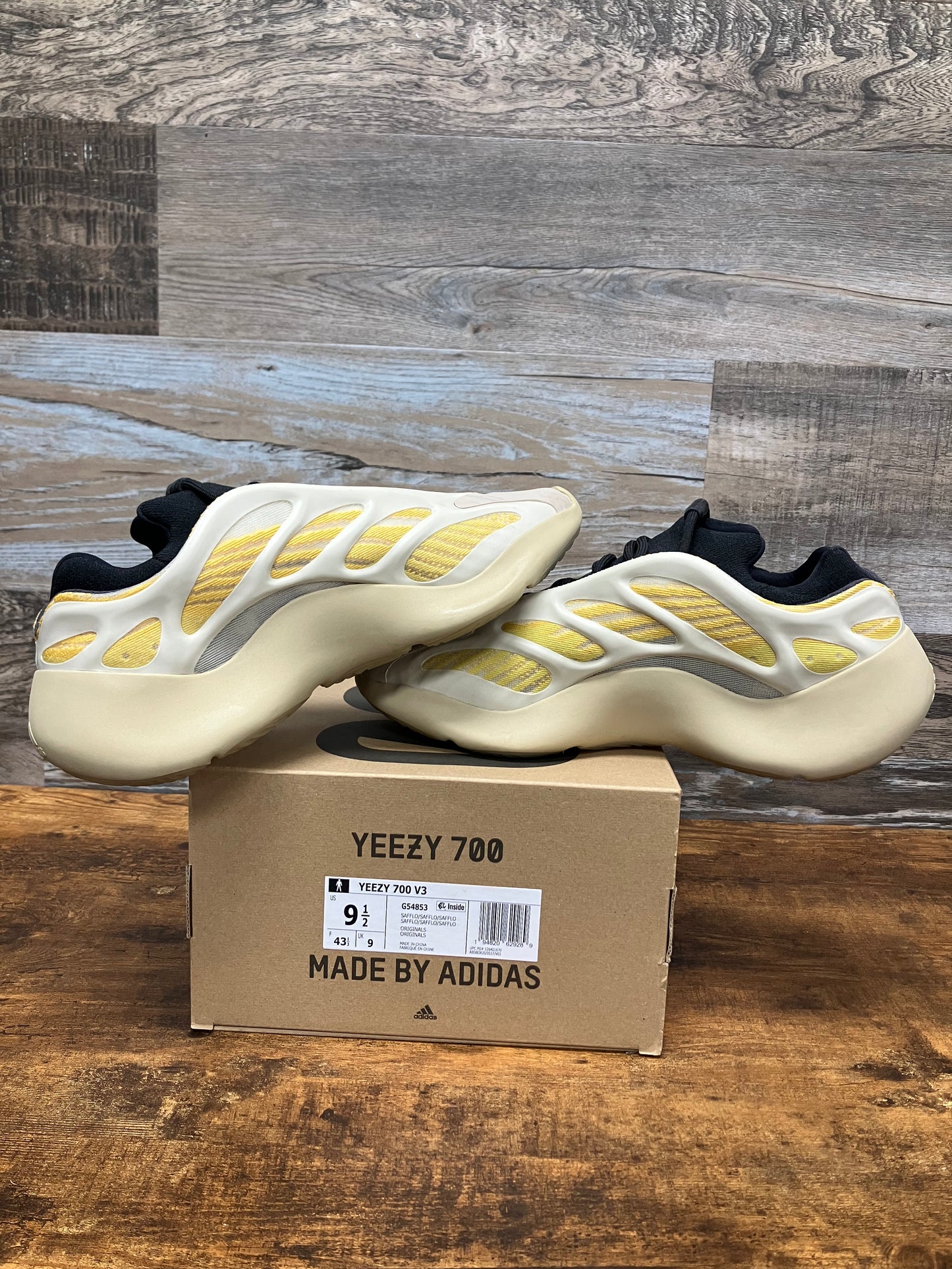 9.5-Yeezy 700 Safflower