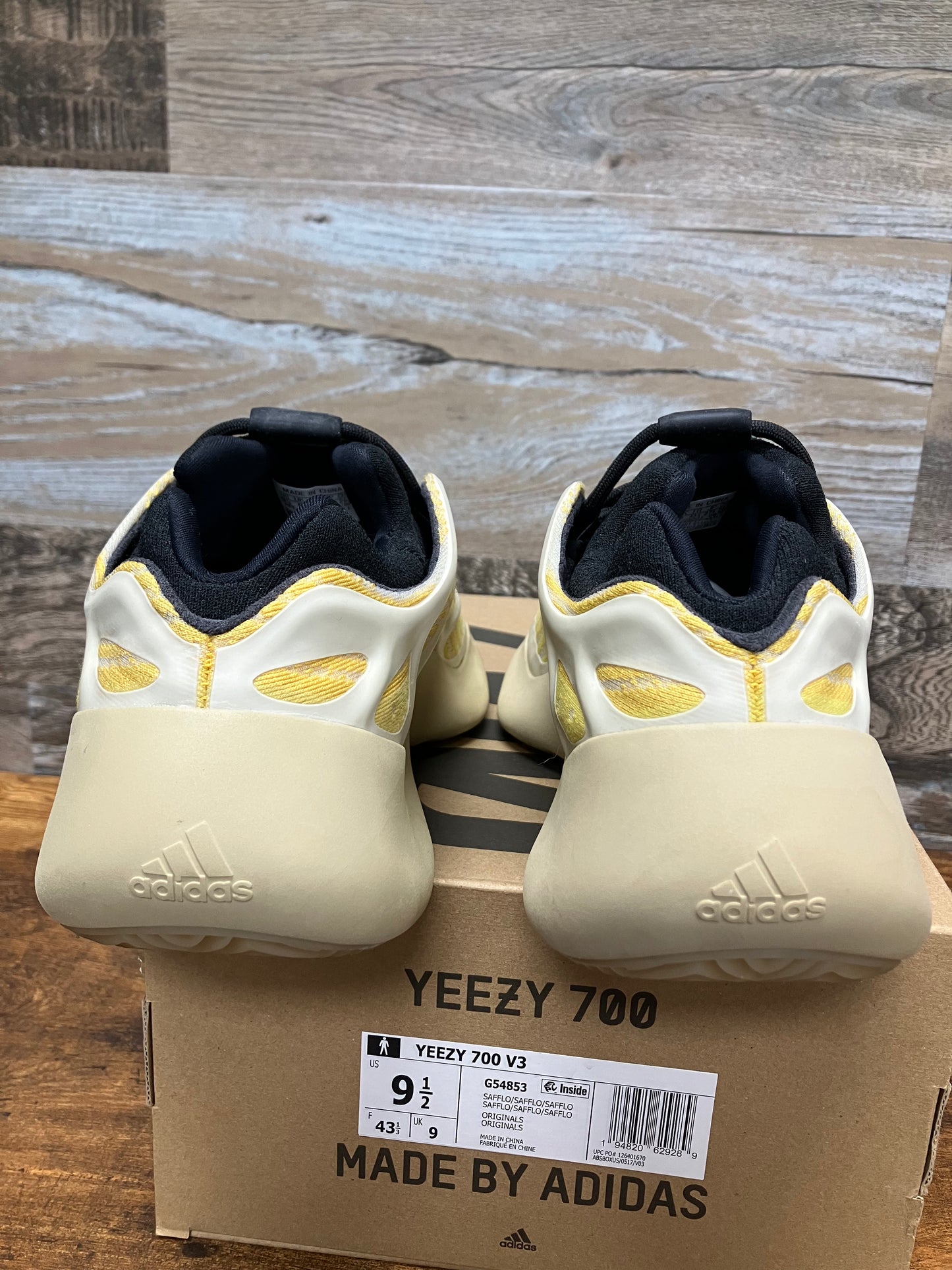 9.5-Yeezy 700 Safflower