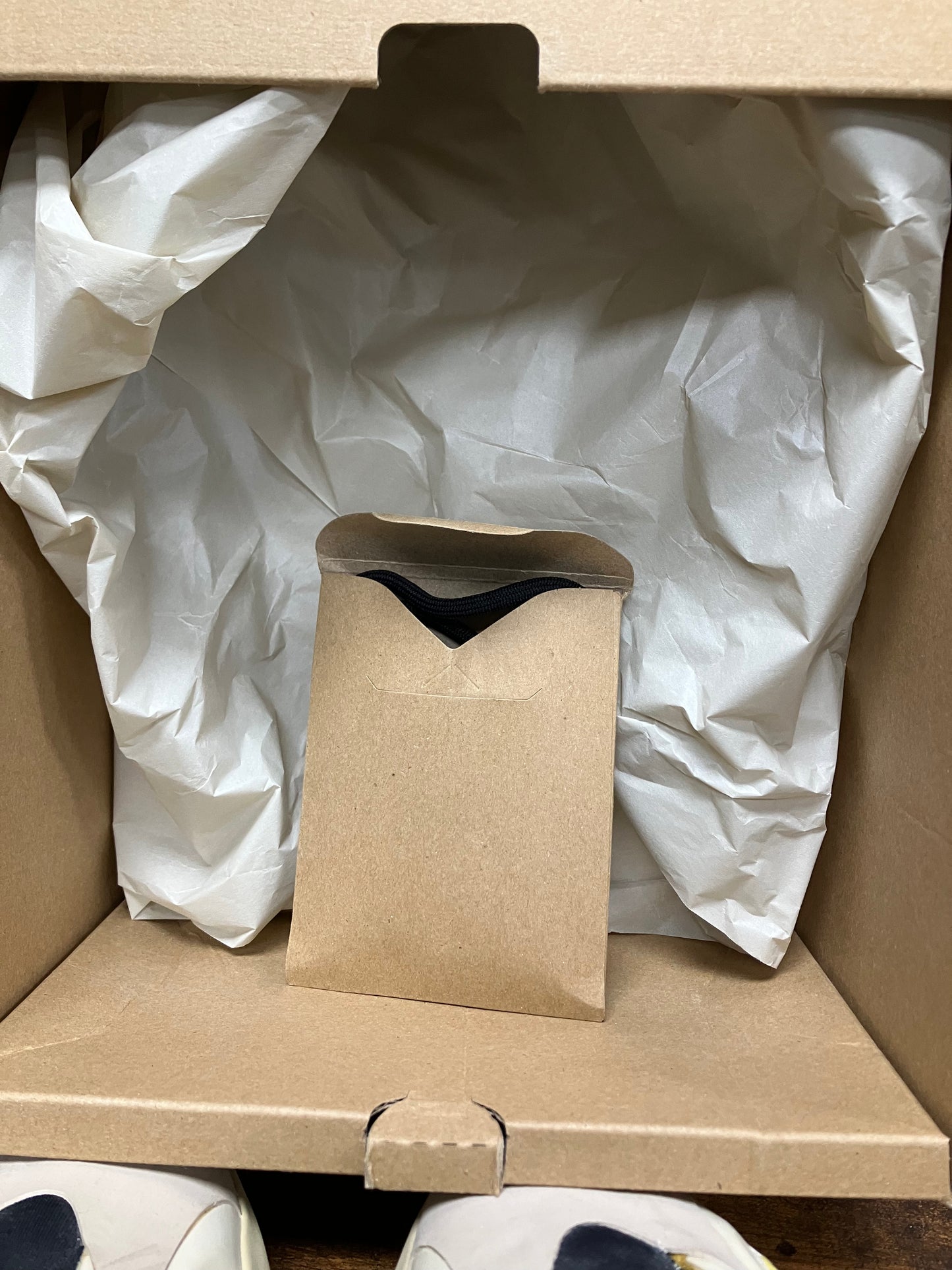 9.5-Yeezy 700 Safflower