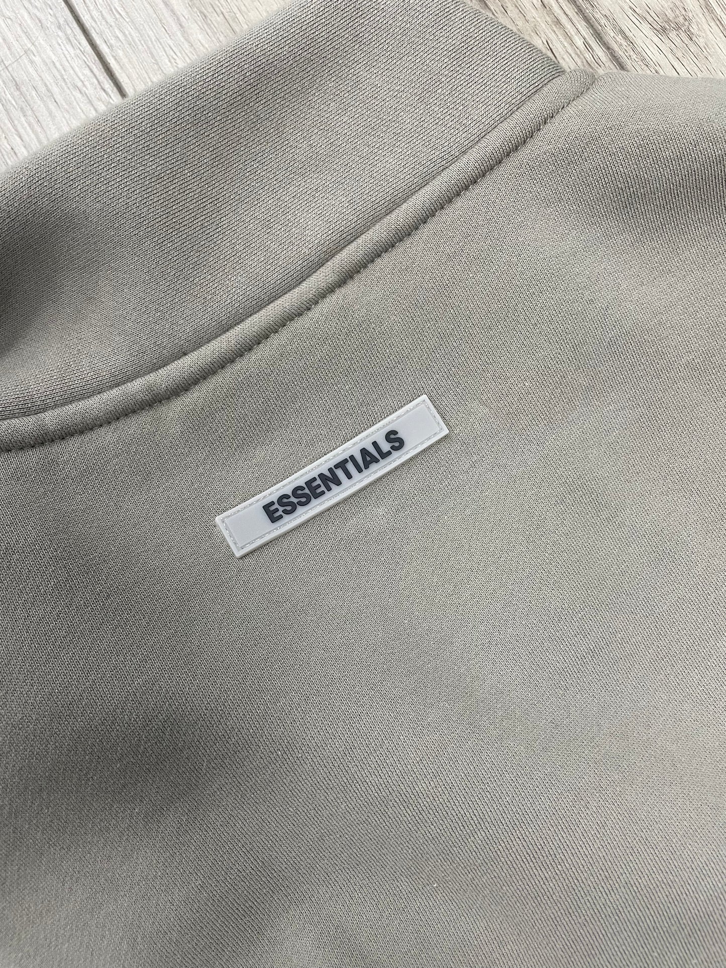 M - Fear of God Essentials Mockneck Half Zip sweatshirt