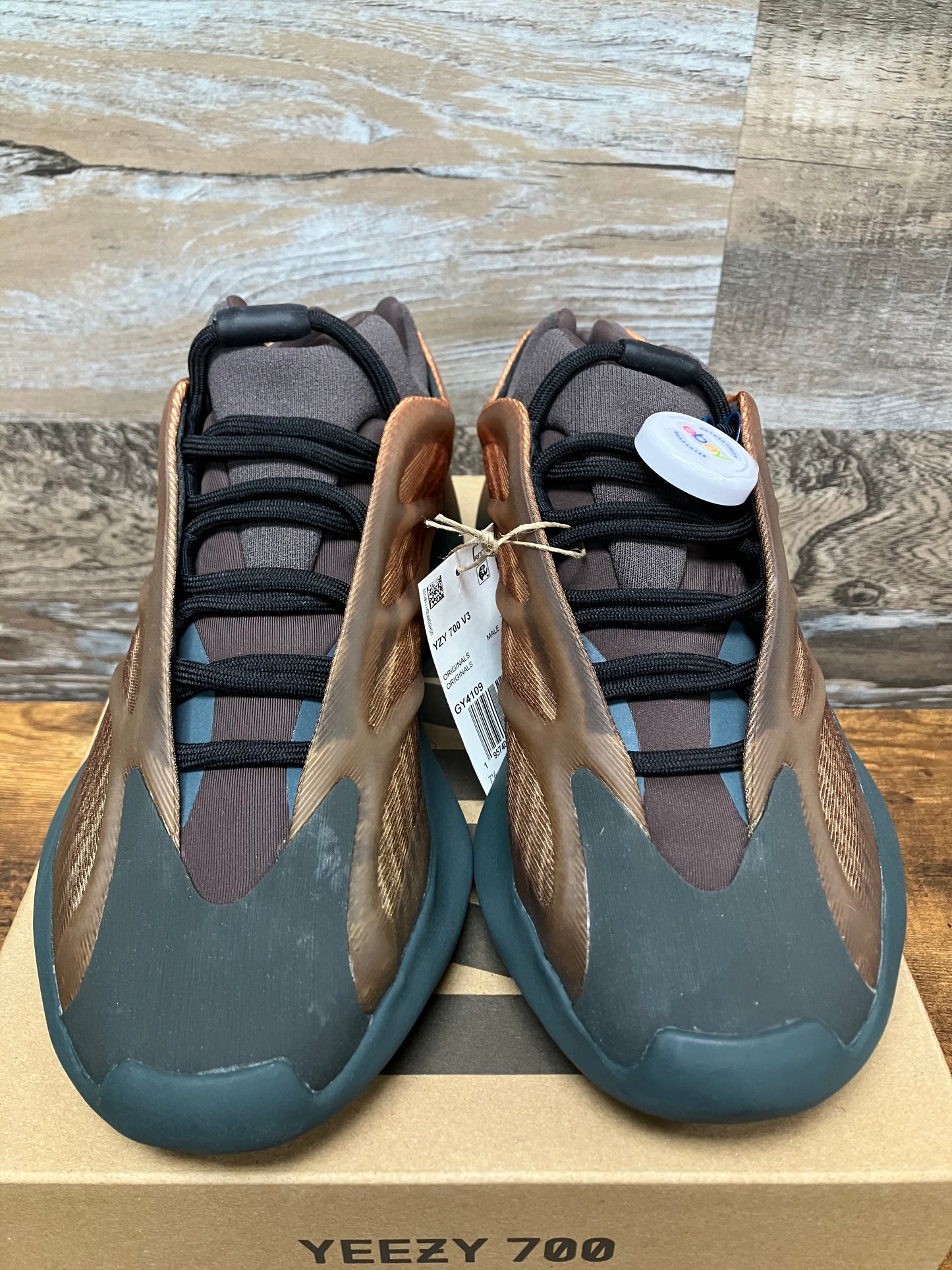 Yeezy 700 V3 Copper Fade Sz 8