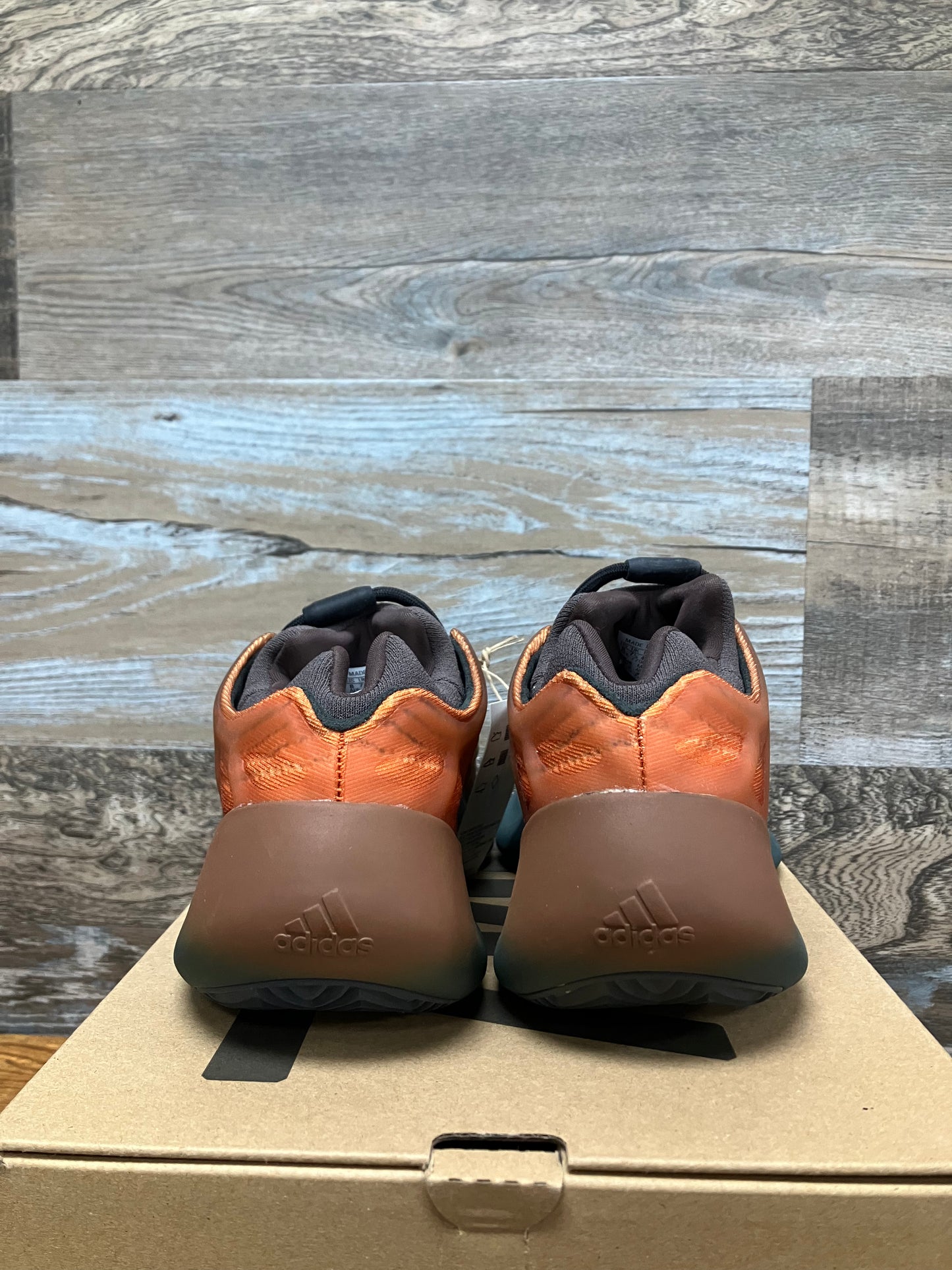 Yeezy 700 V3 Copper Fade Sz 8