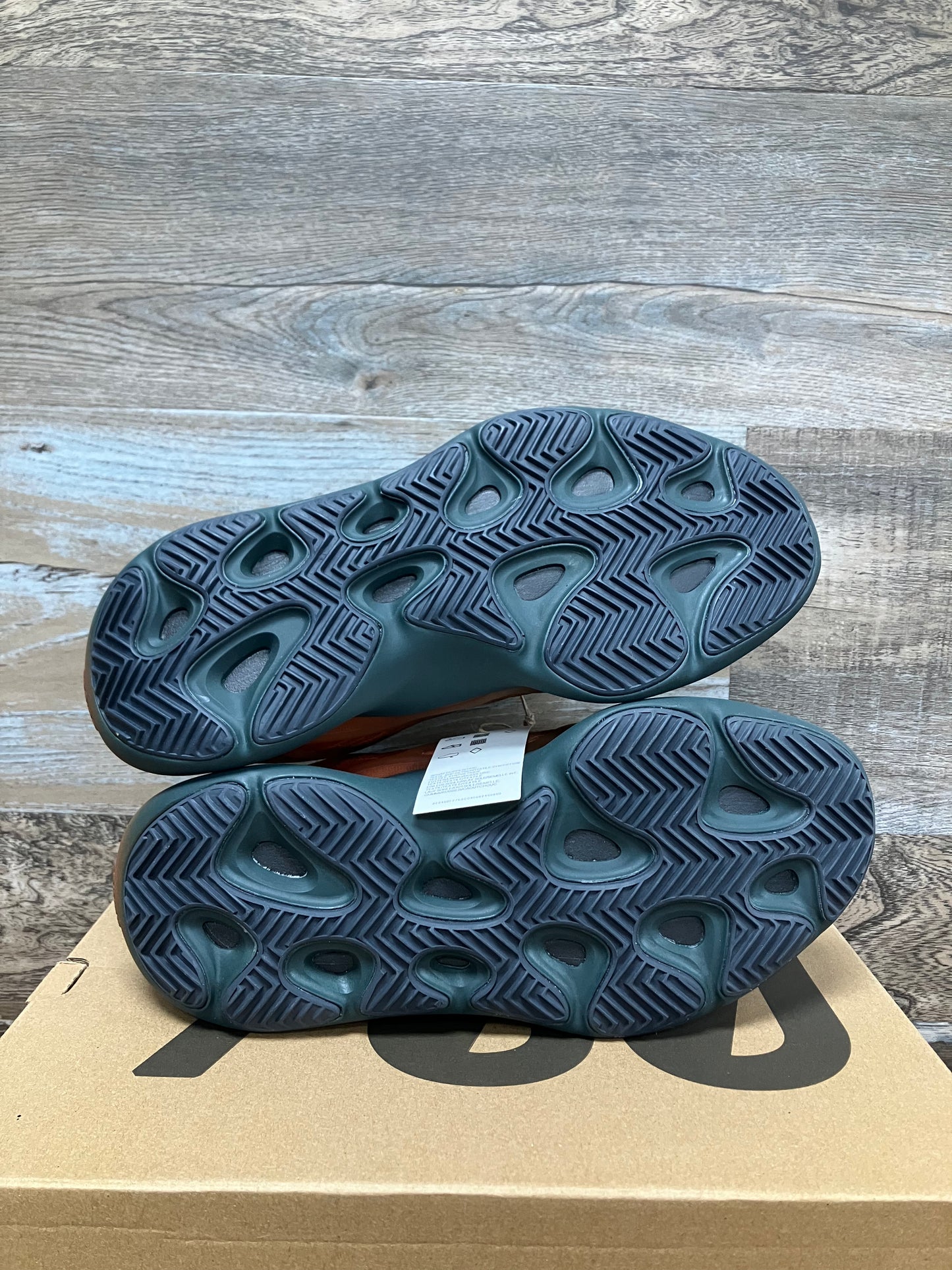 Yeezy 700 V3 Copper Fade Sz 8