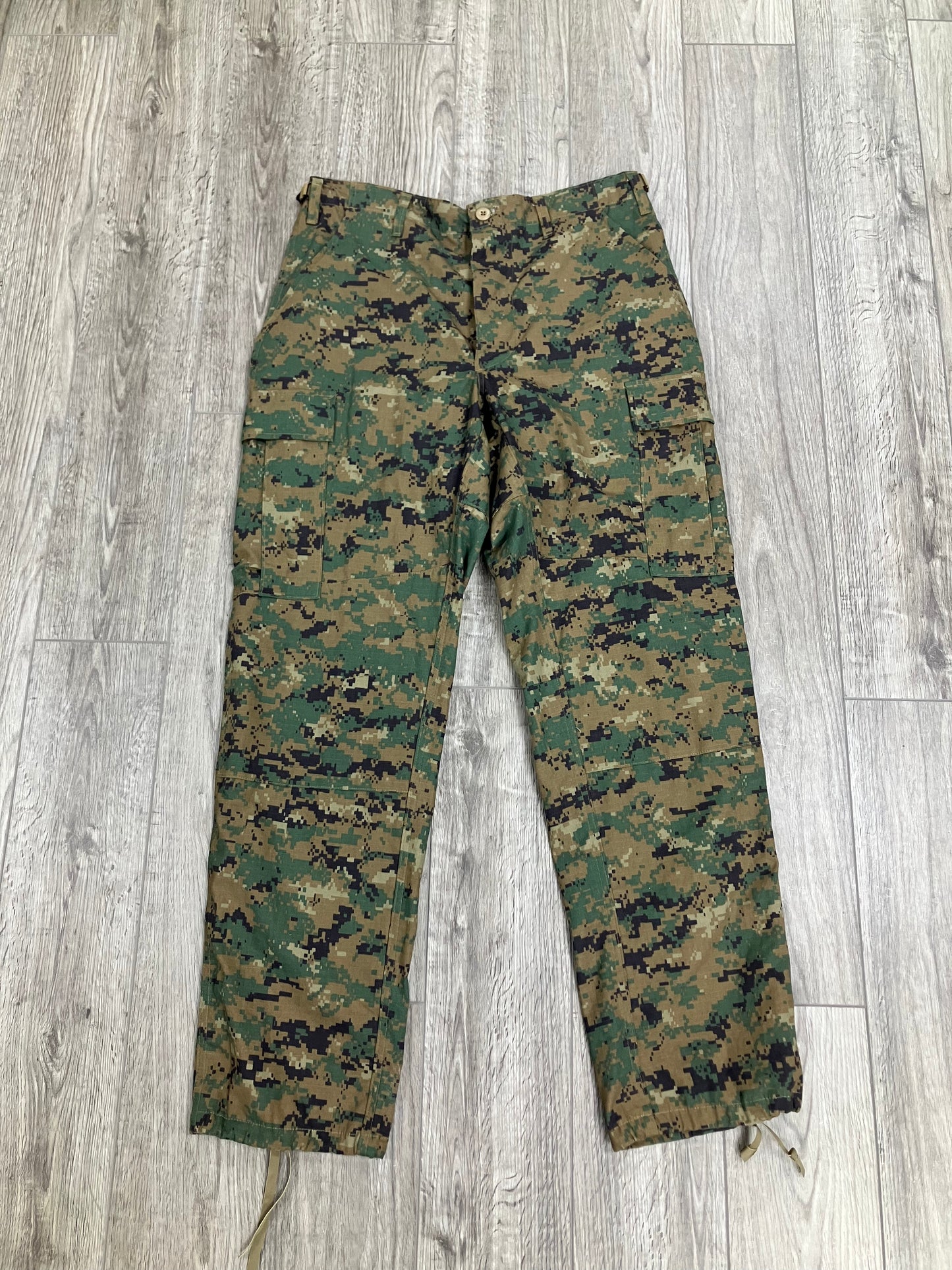 Military Cargo Pants Adjustable sizing 31-35 waist
