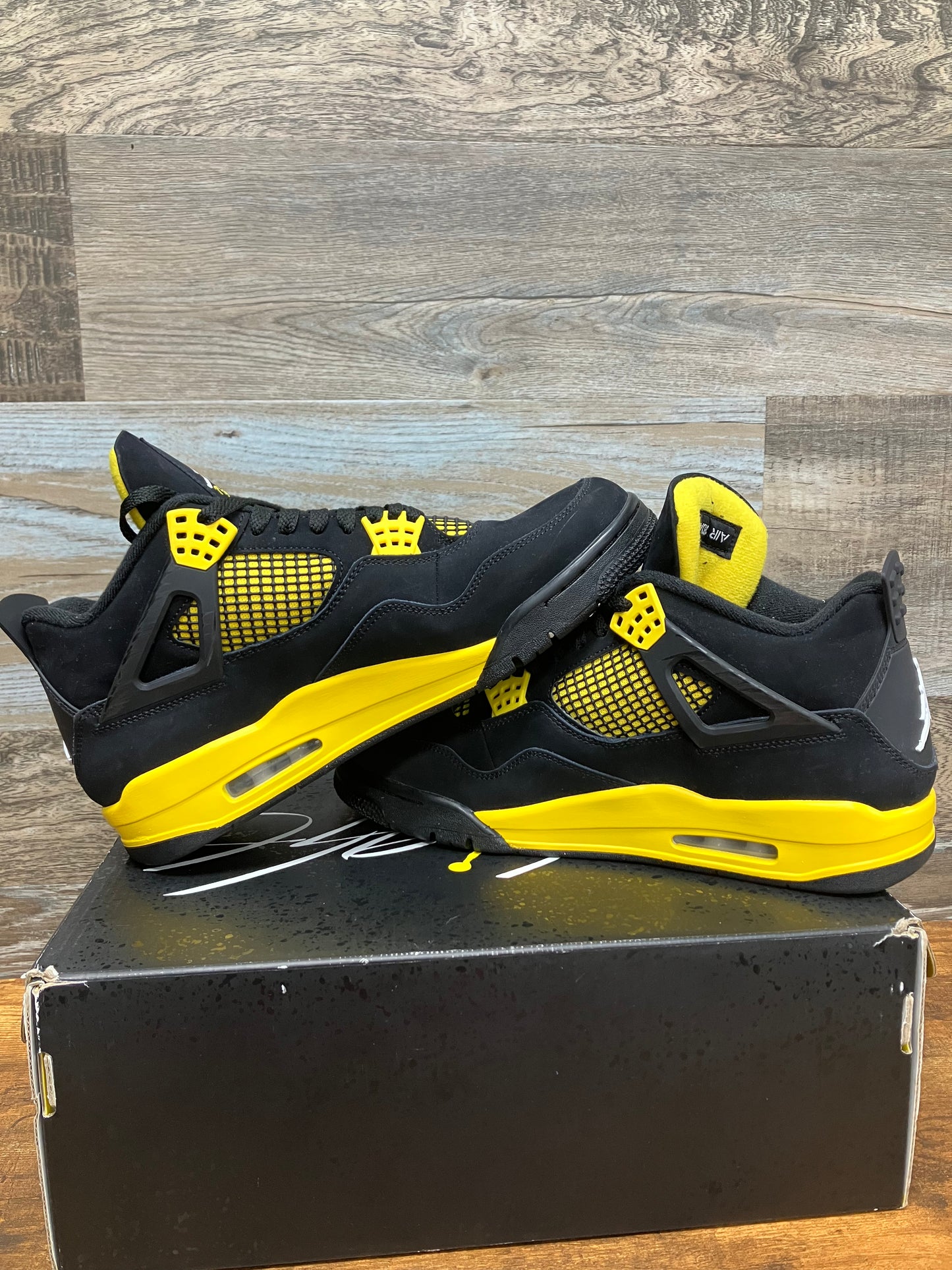 11-Air Jordan 4 Thunder