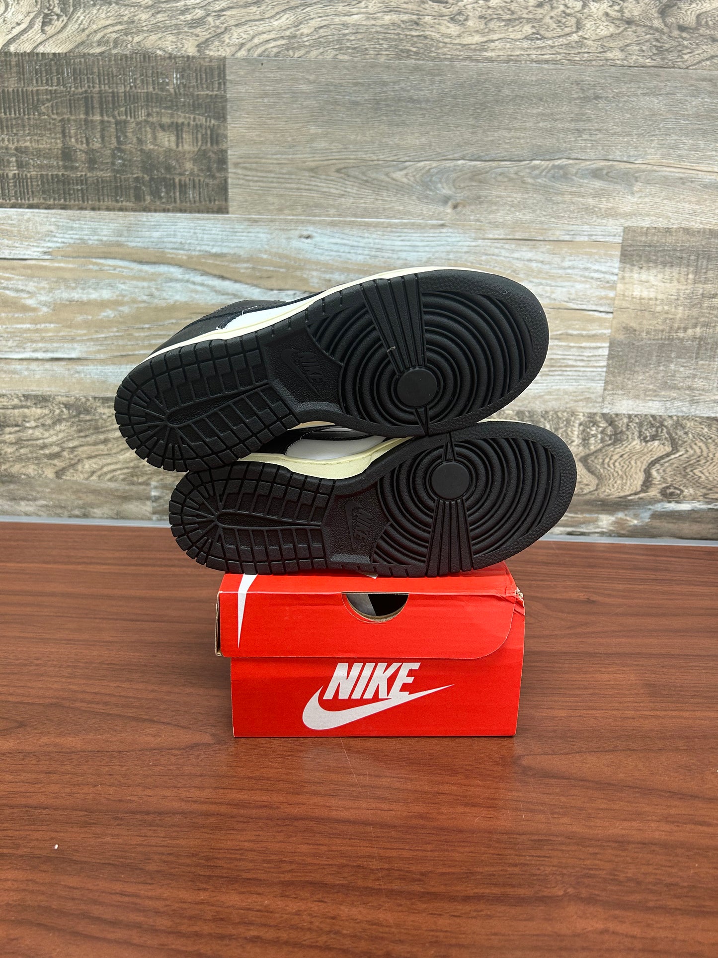 Nike Dunk Low Vintage Panda W