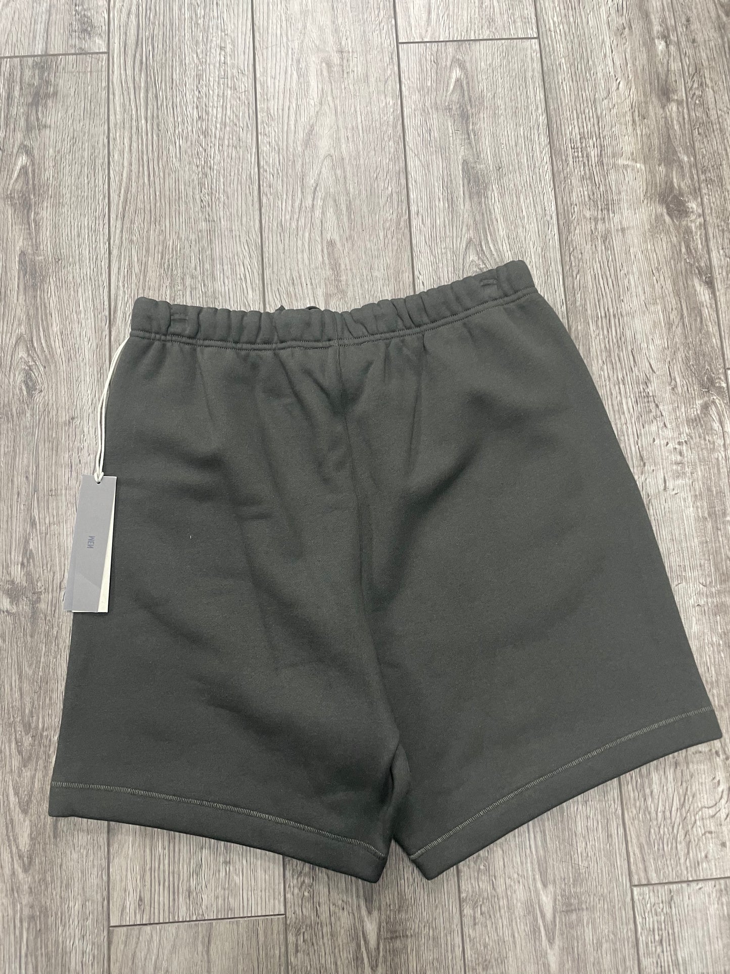 M-Fear of God Essentials Off Black Sweatshort