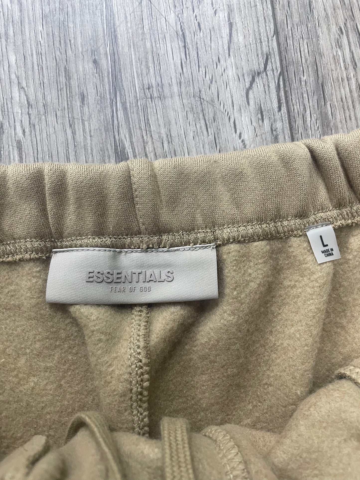 L-Fear of God Essentials Oak Sweatshort