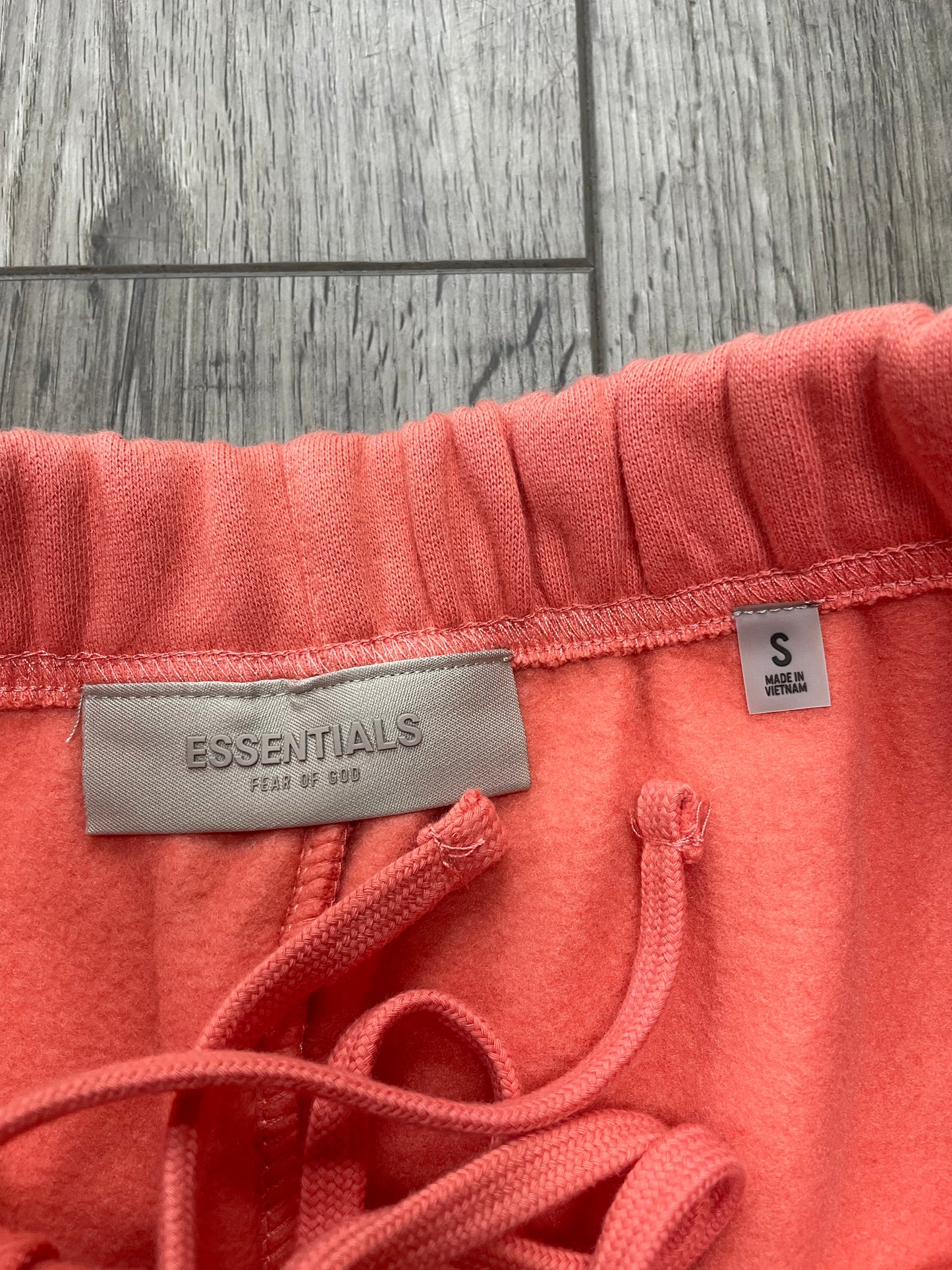 S-Fear of God Essentials Coral Sweatshort