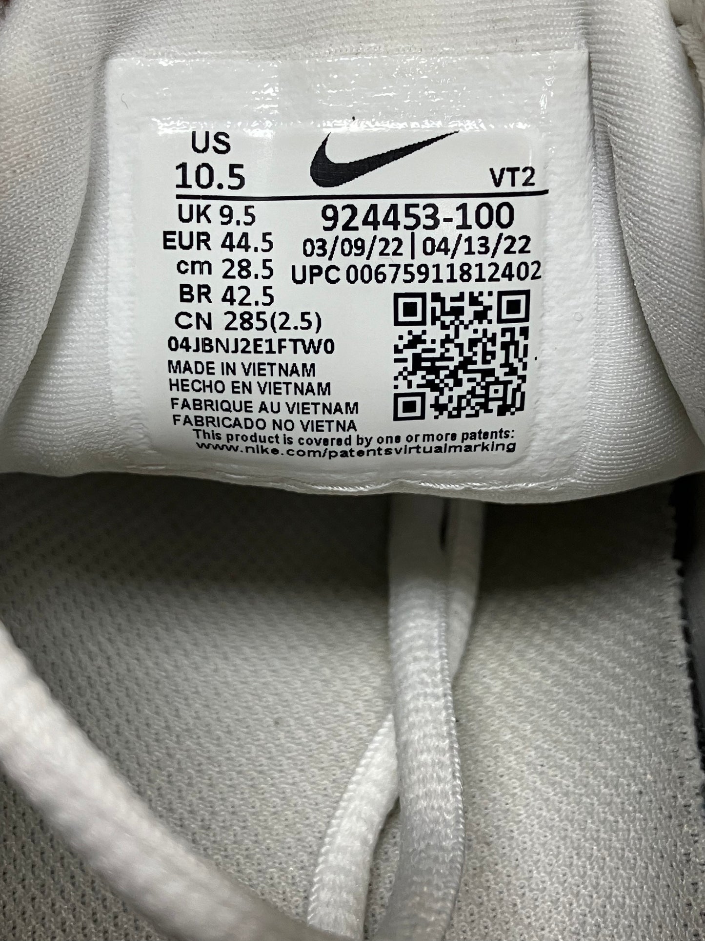 10.5-Nike Vapormax Triple white