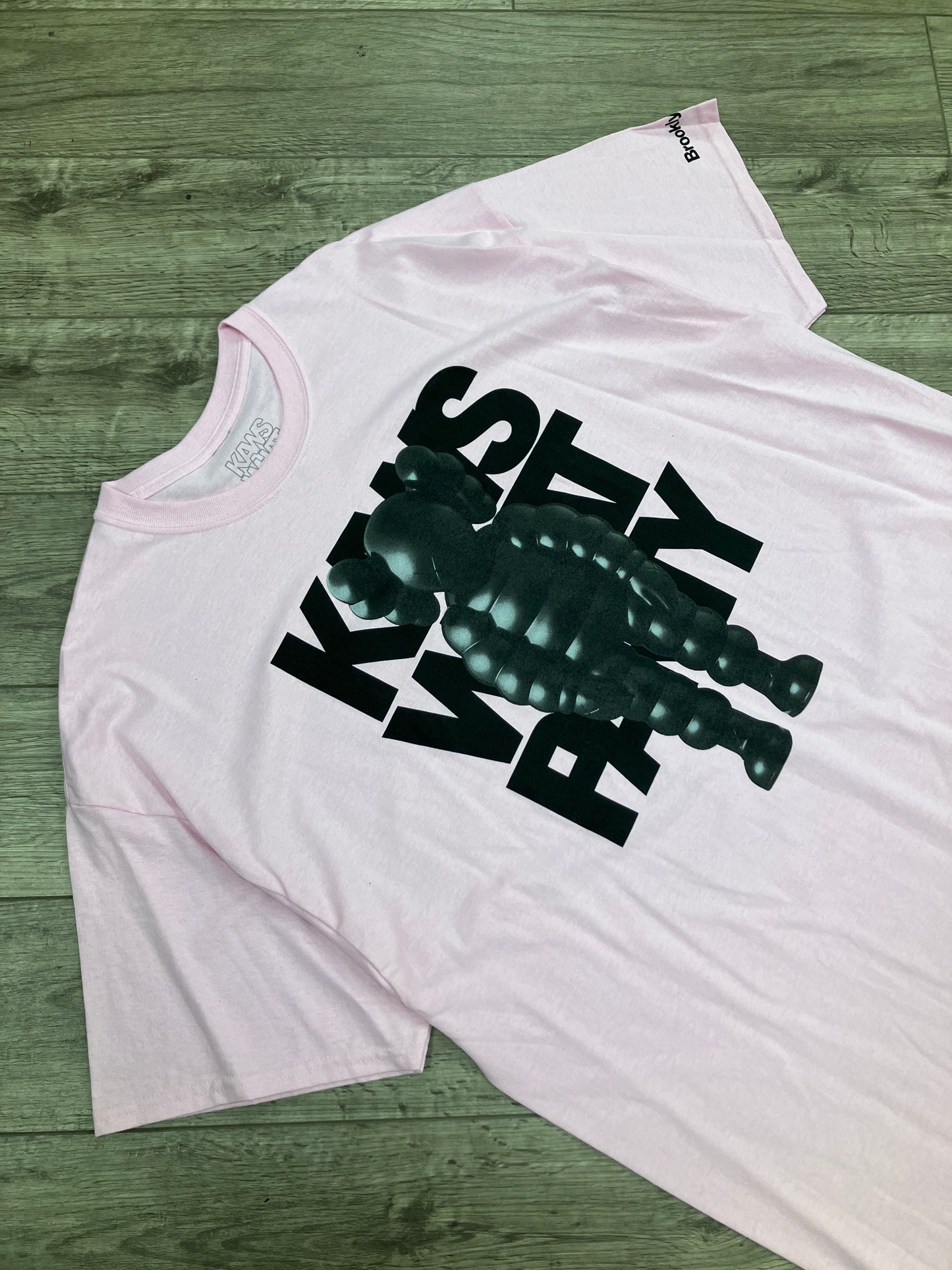 XXL-Kaws Party Pink Tee