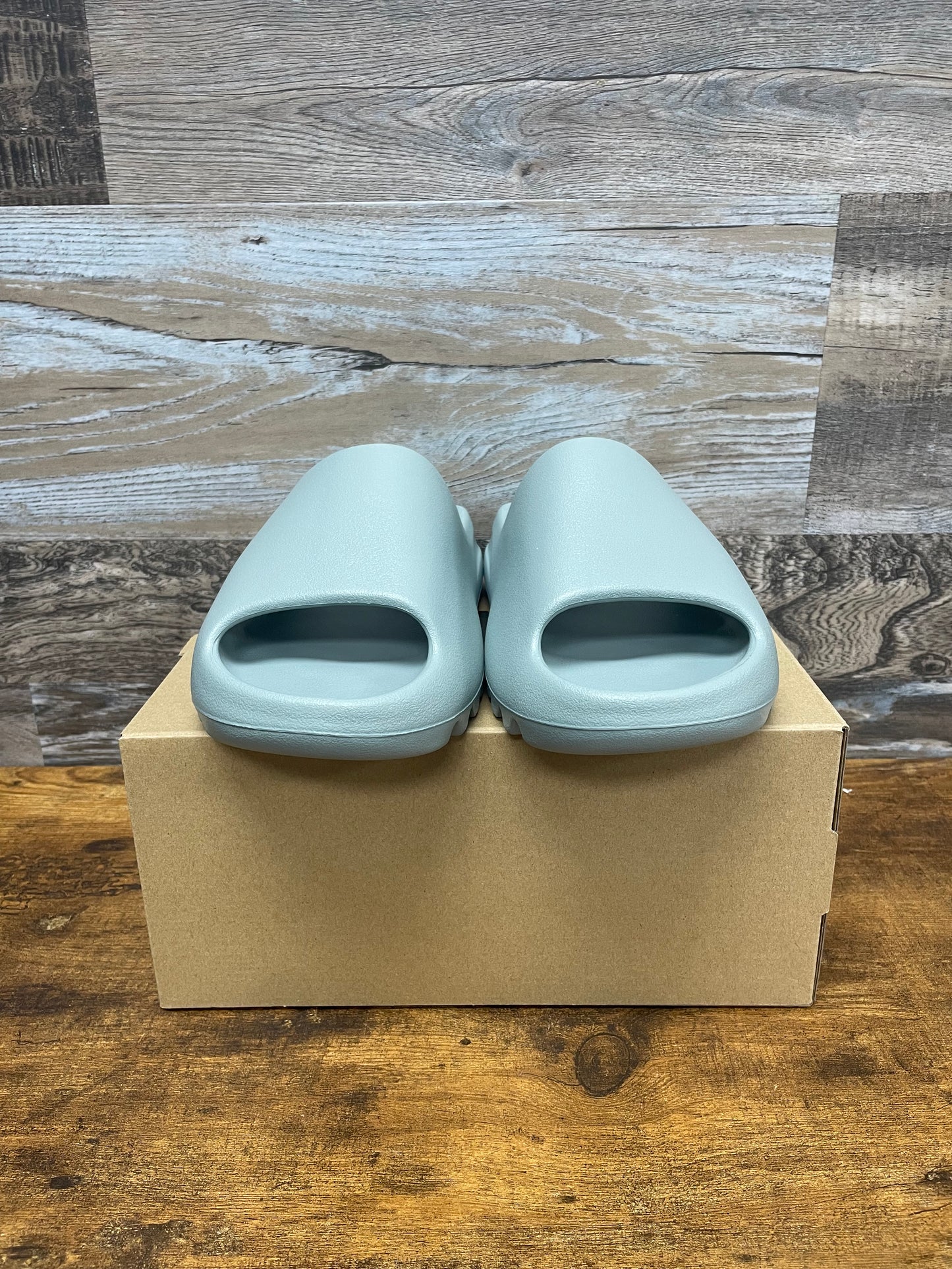 Yeezy Slide Salt 9 new